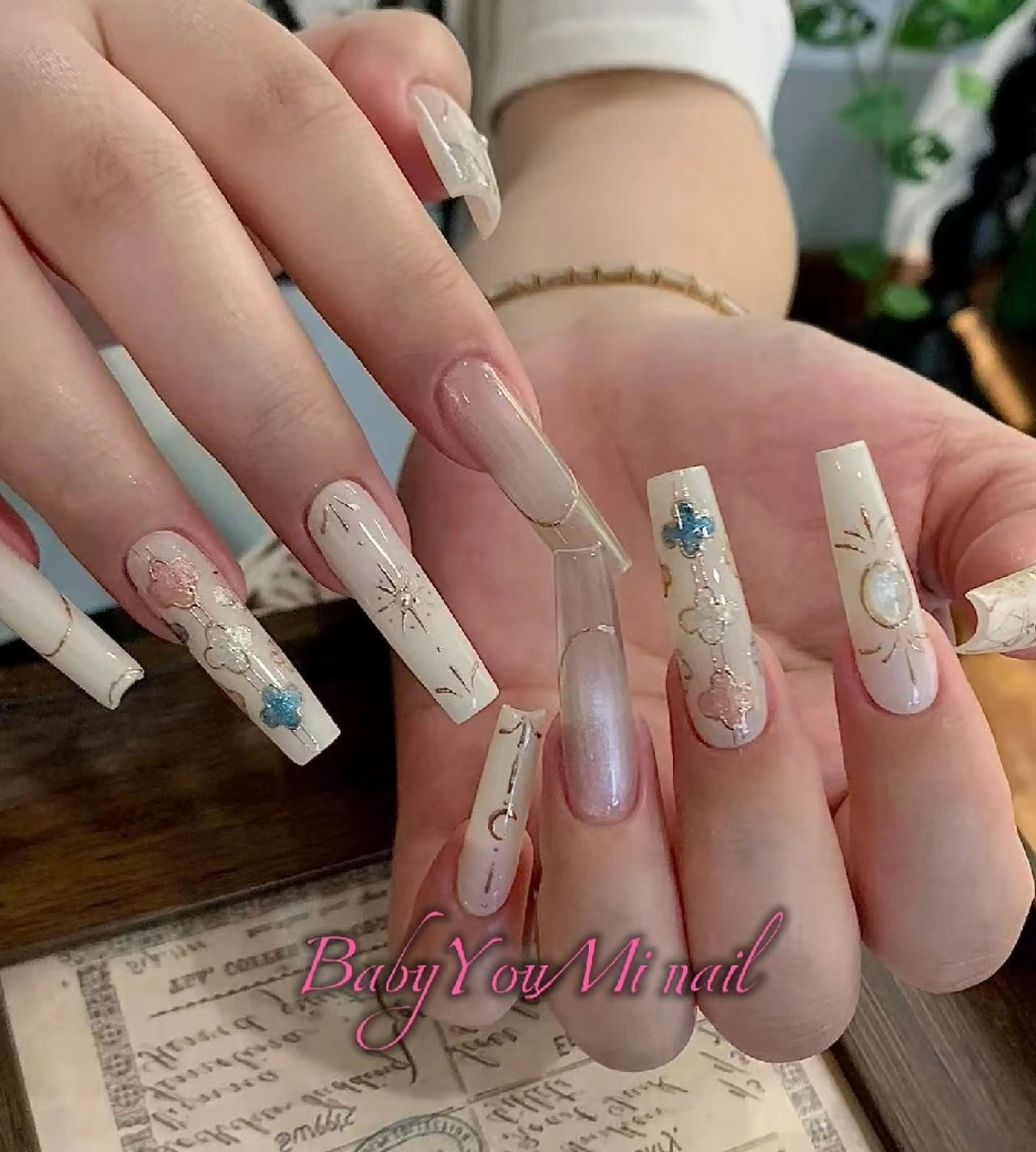 ネイル オーロラネイル フラワーネイル フットネイル フレンチネイル ジェルネイル ハンドネイル Oomiya 服部のネイルデザイン