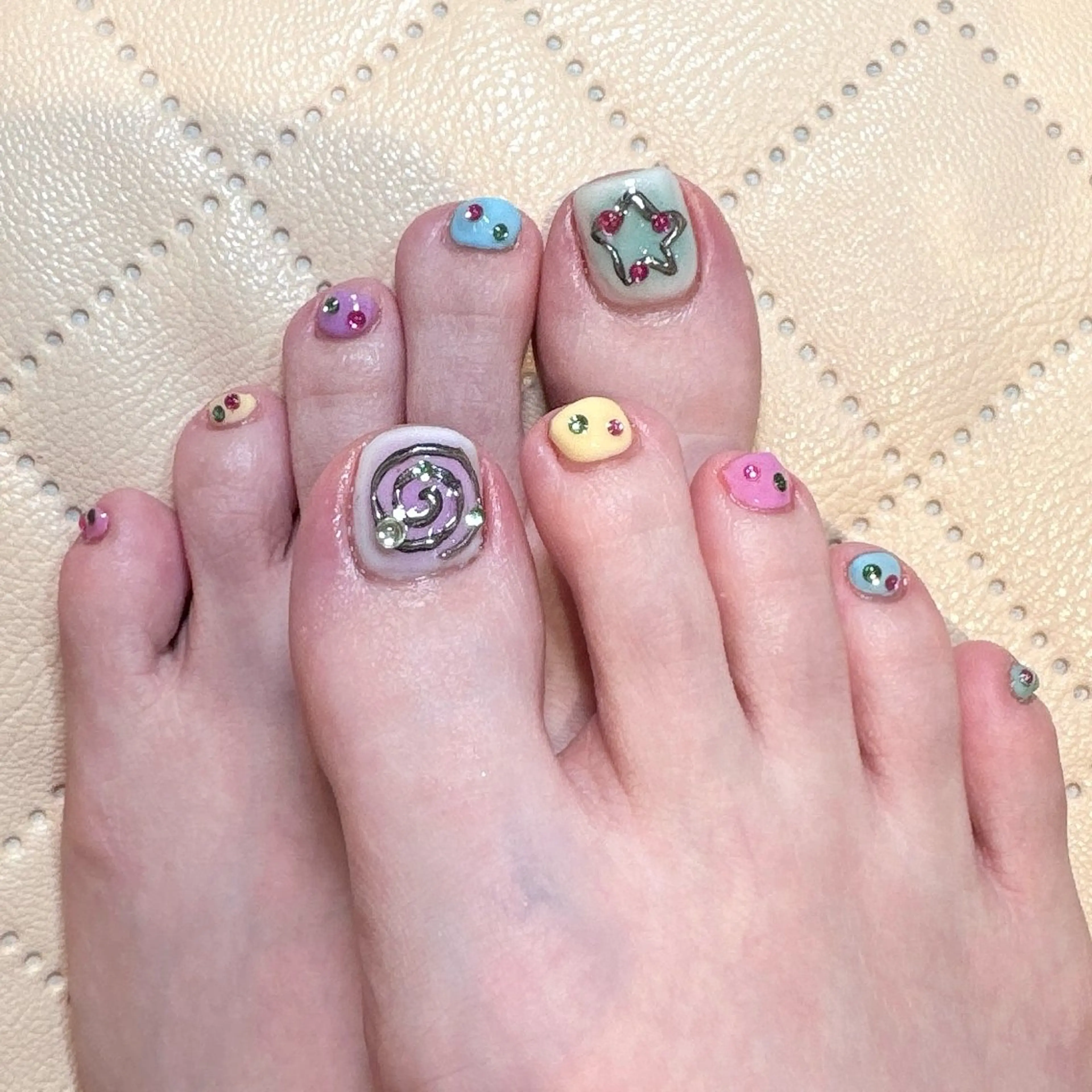 ネイル フットネイル RIEKO🍒 ワンホン♡推しネイルのネイルデザイン