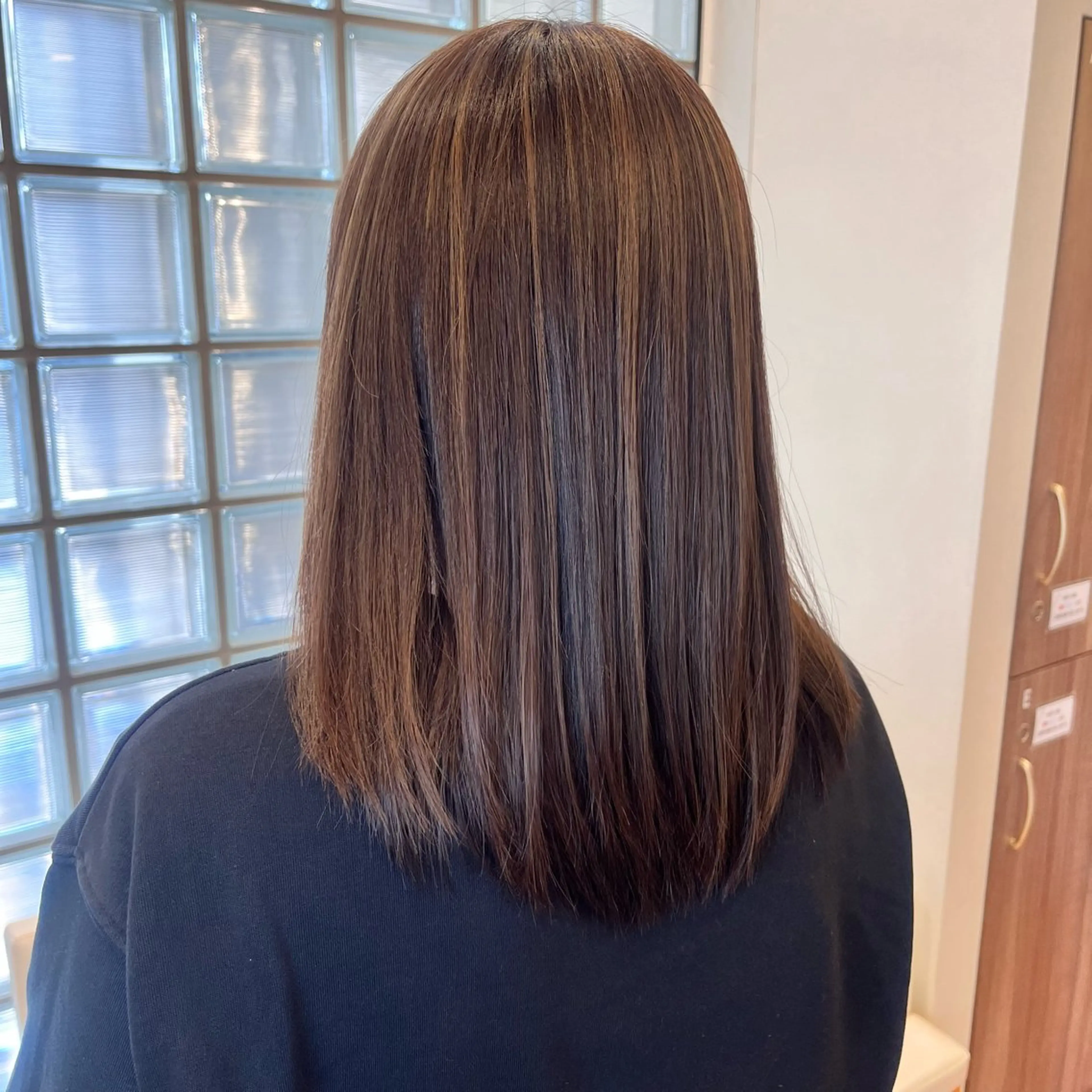 セミロング カラー カット ヘアカラー ナチュラル暖色カラー 🤎 佐藤栞のヘアスタイル