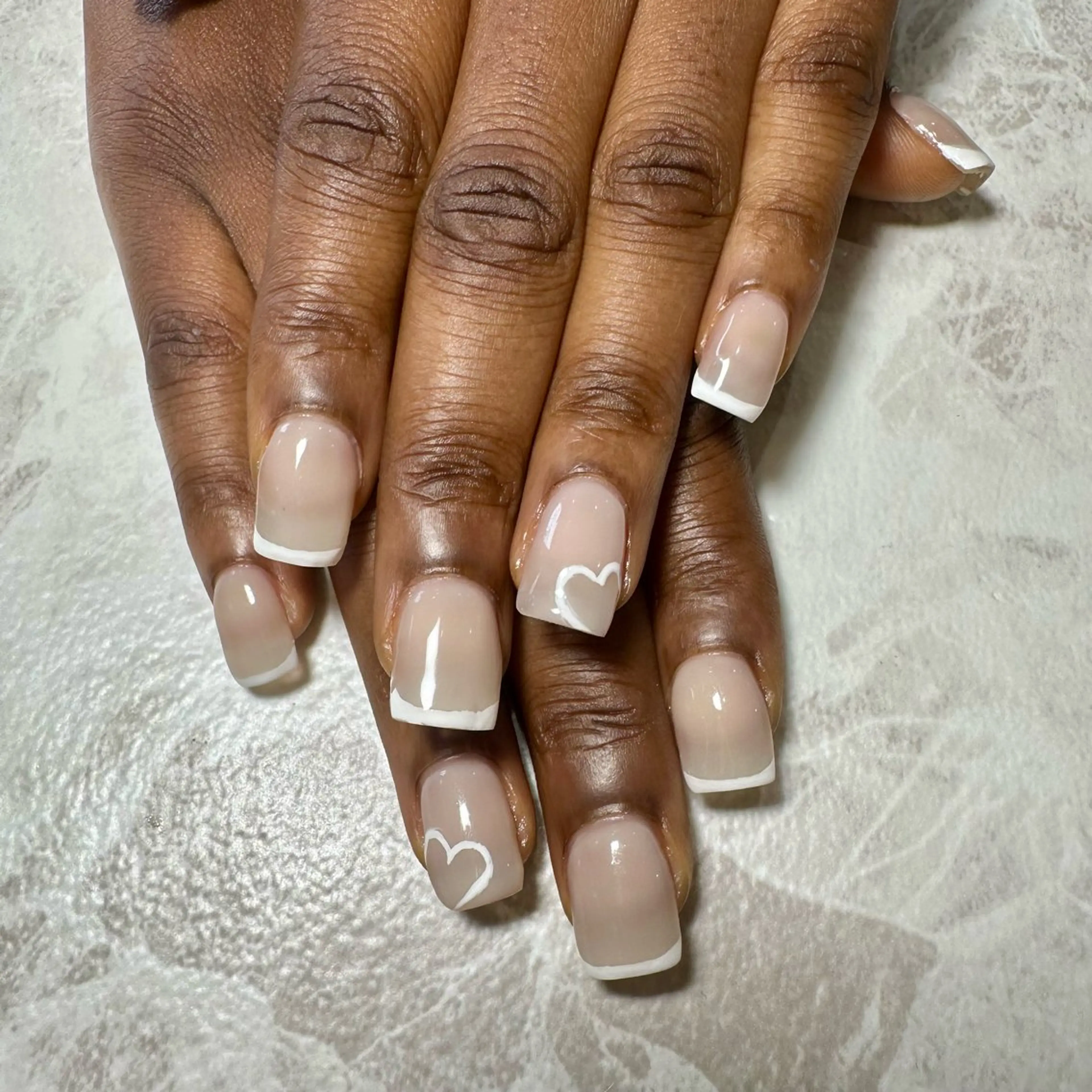 ネイル フレンチネイル ハート ハンドネイル atelier salon Mar’s鶴ヶ島 アットホームサロン所属・a Tomokaのネイルデザイン