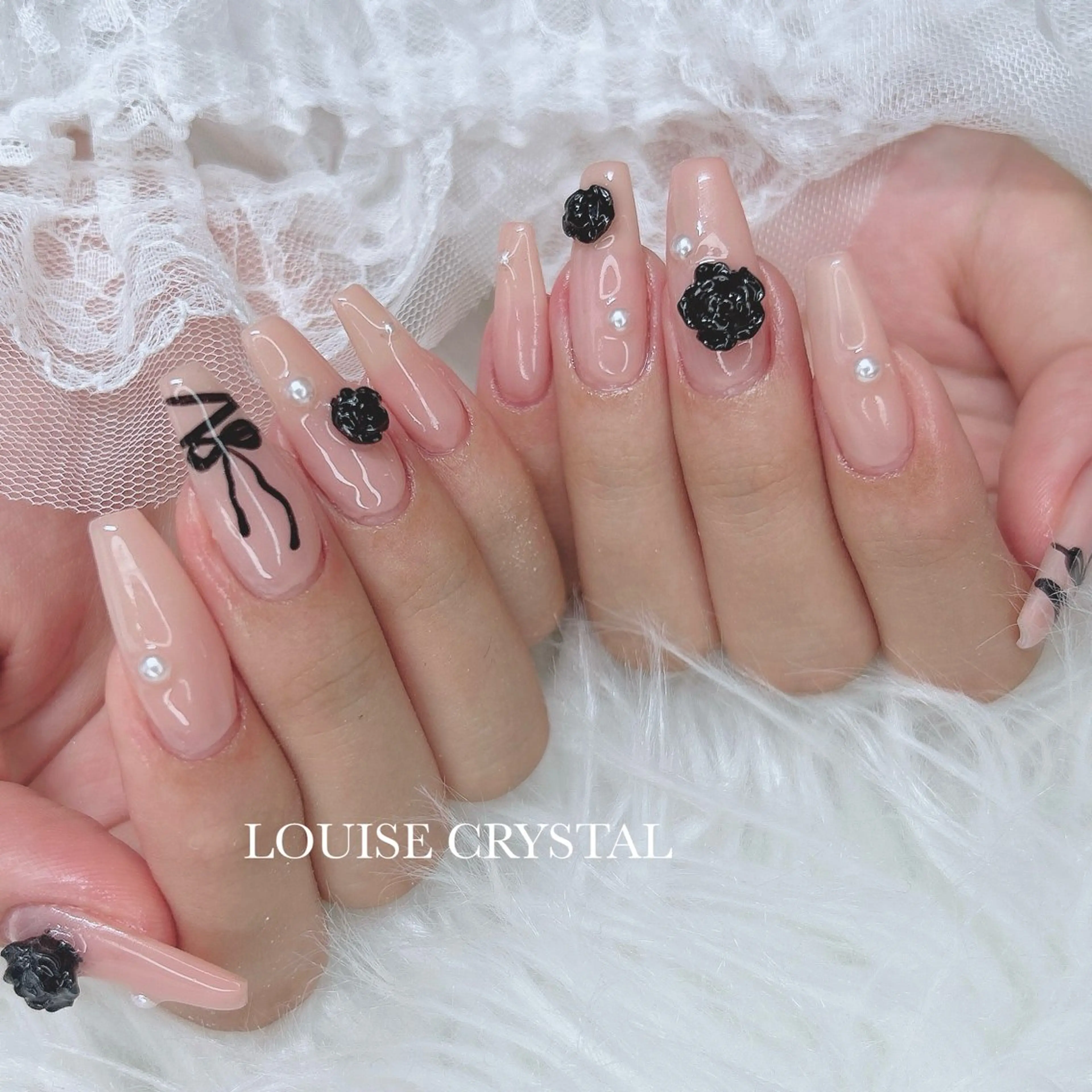 ネイル ハンドネイル LOUISE CRYSTALのネイルデザイン