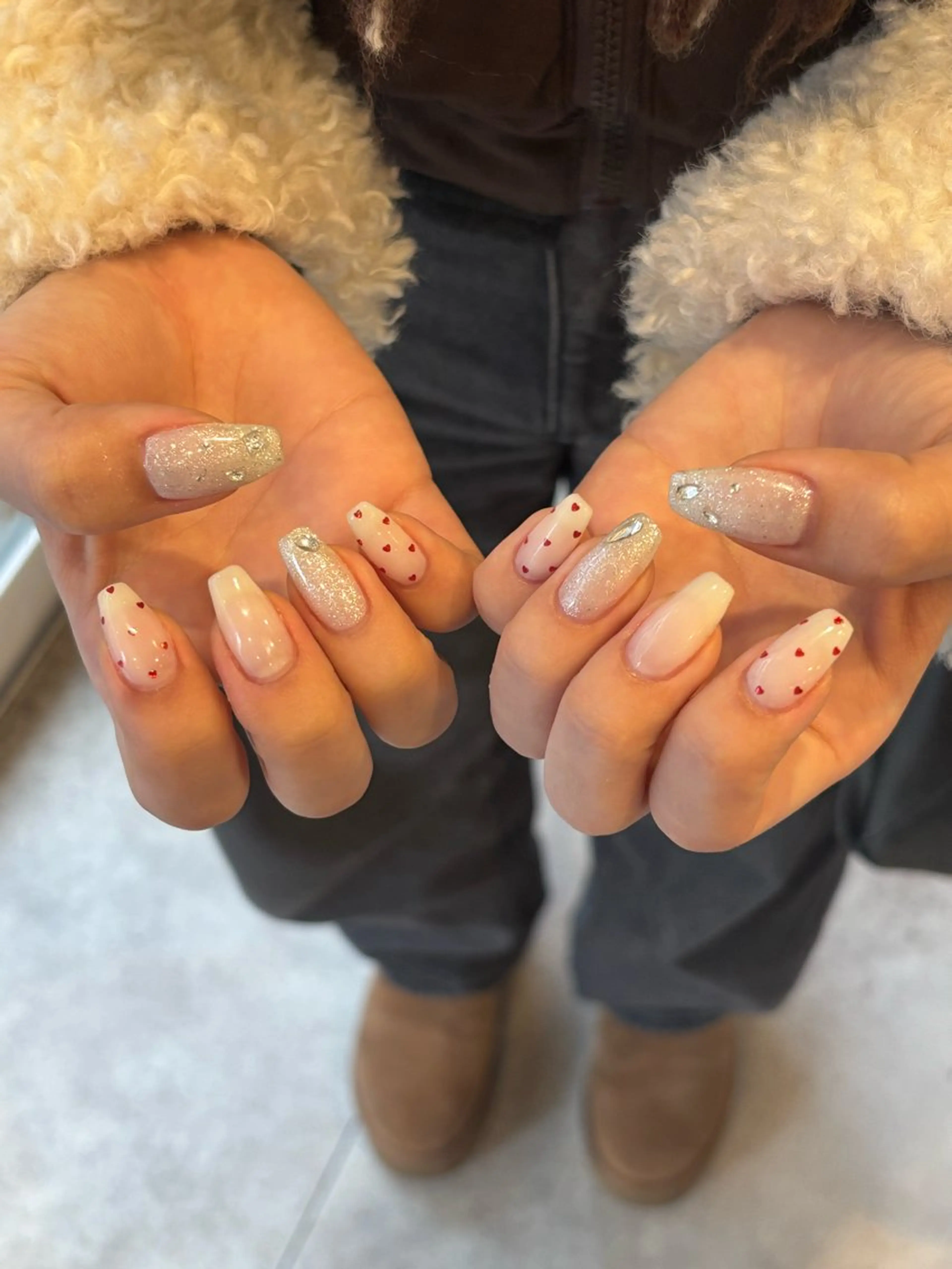 ネイル ハート ストーンネイル 美月 ⟡.· sofaのネイルデザイン