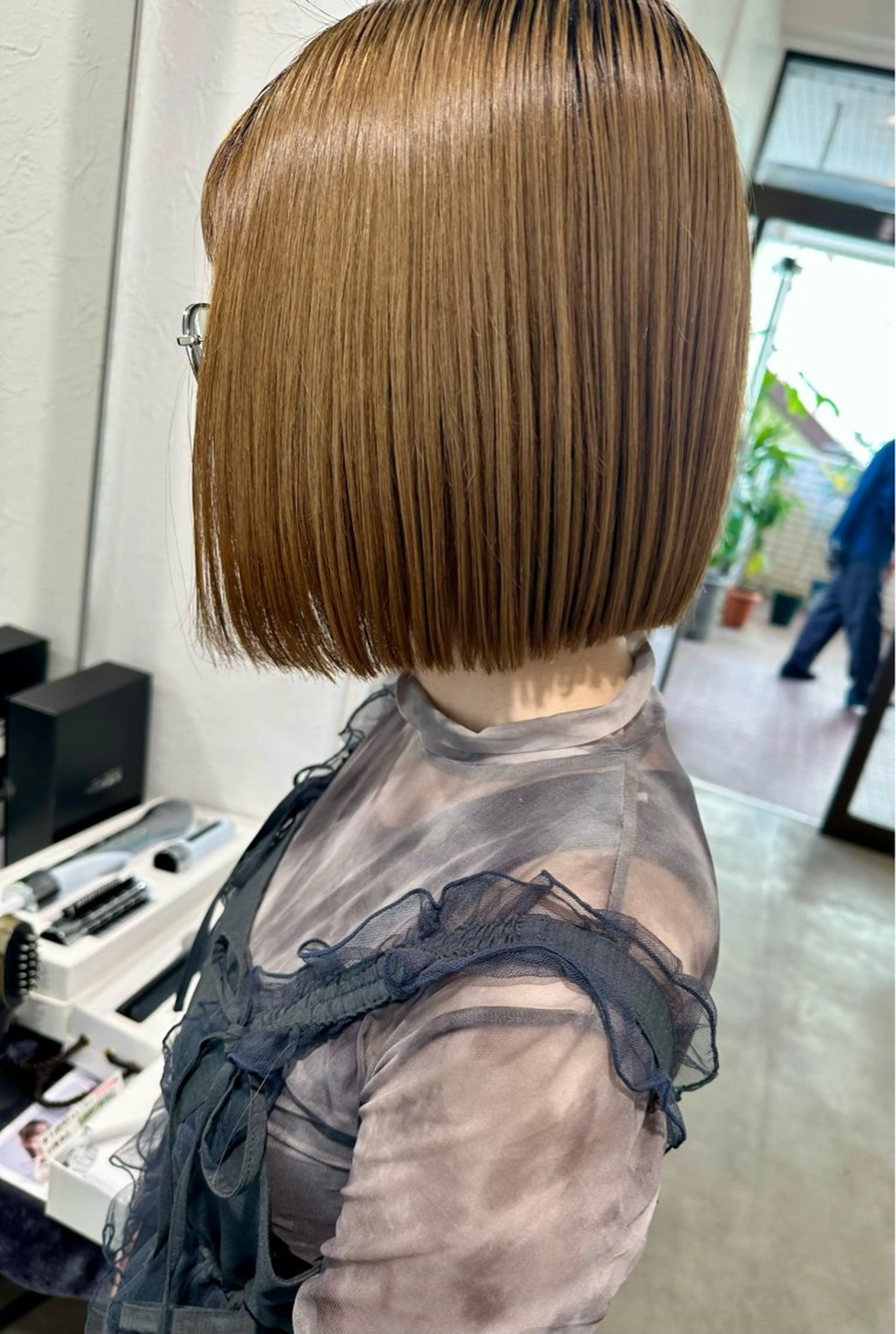 ミディアム 切りっぱなしボブ ボブ WARP/縮毛矯正 山野辺のヘアスタイル