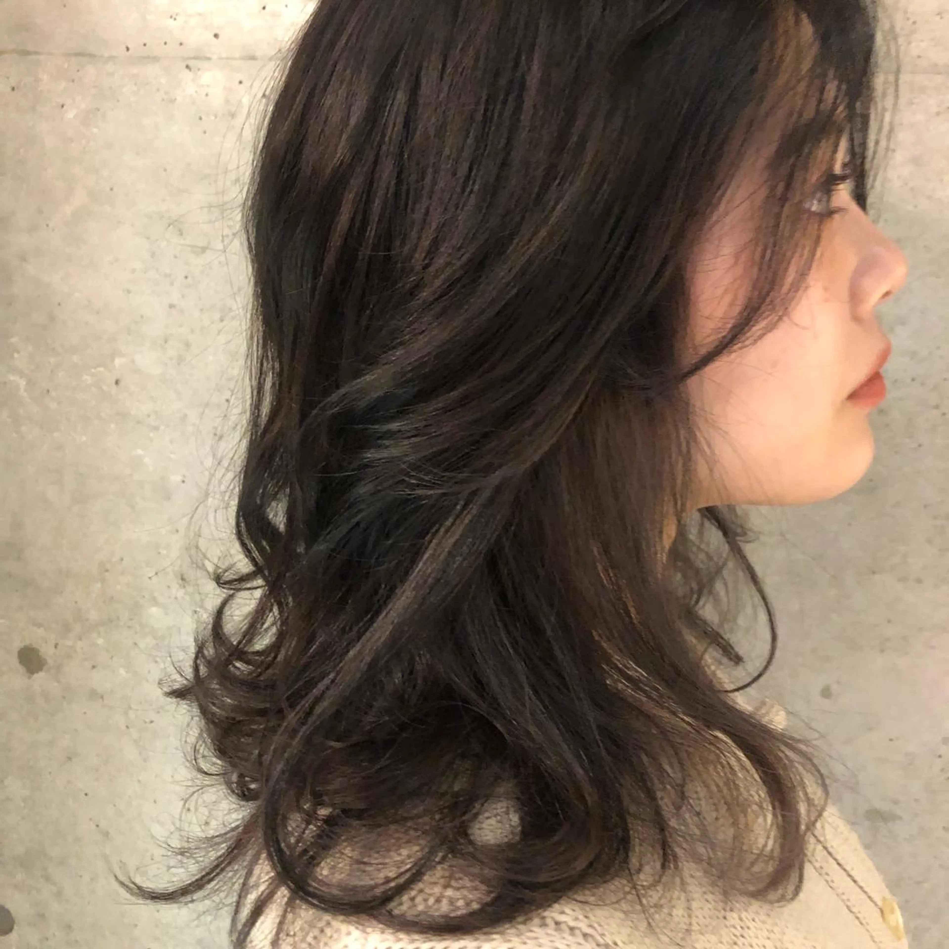 ミディアム カラー ブリーチ やすだ しおりのヘアスタイル
