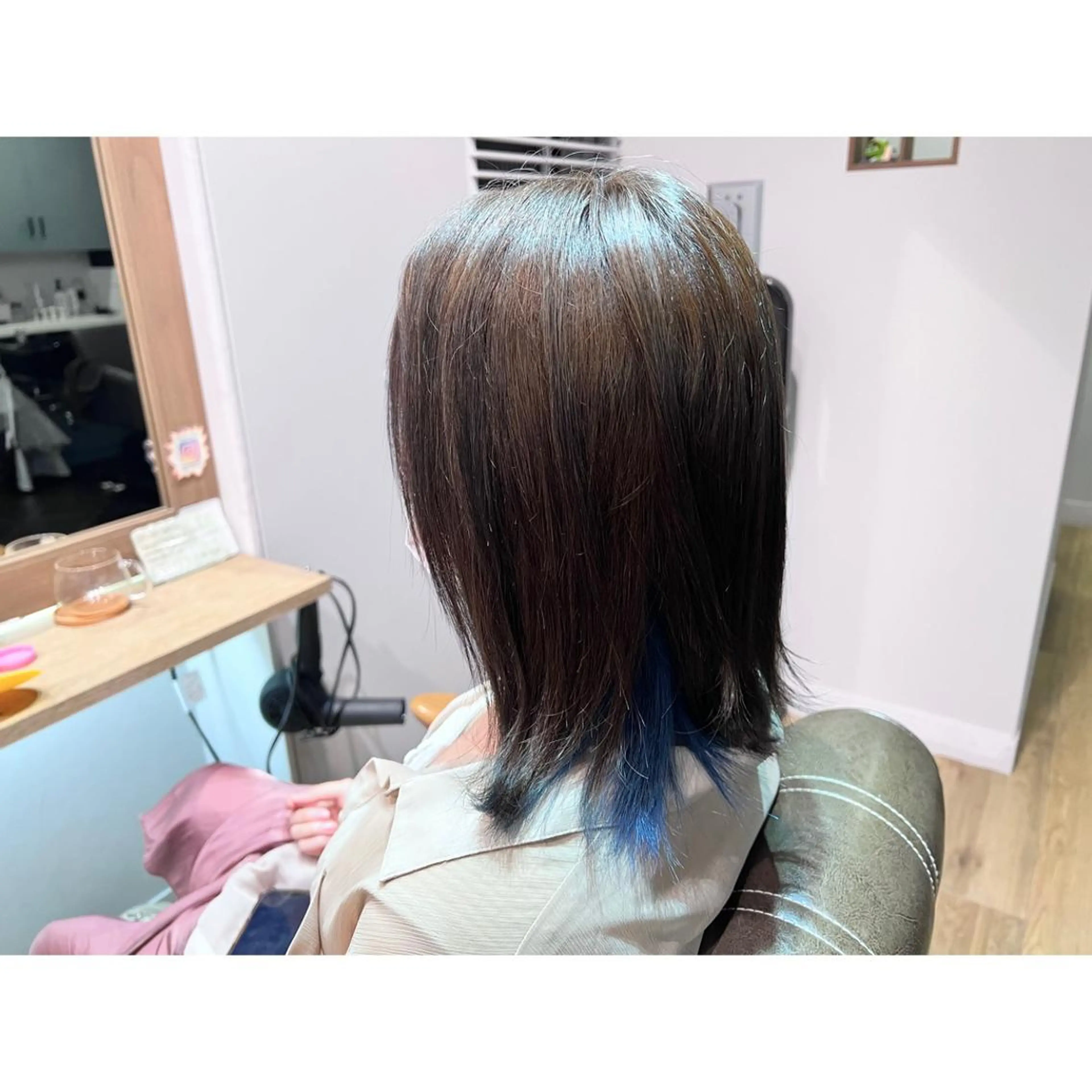 ミディアム カラー ブリーチ ブルーカラー ヘアカラー トリートメント ツキダテ ユイのヘアスタイル