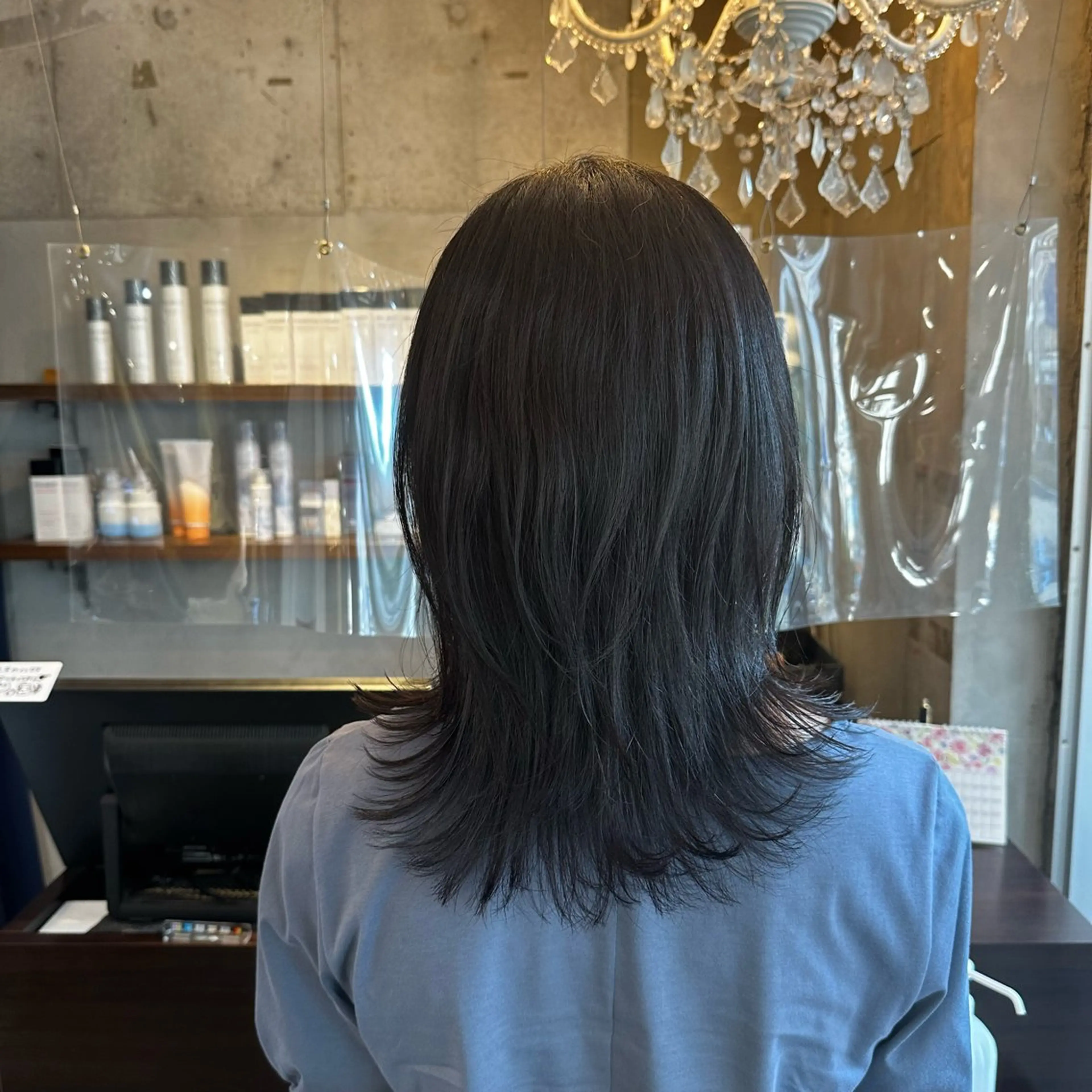 ミディアム 阿部 麻衣子のヘアスタイル