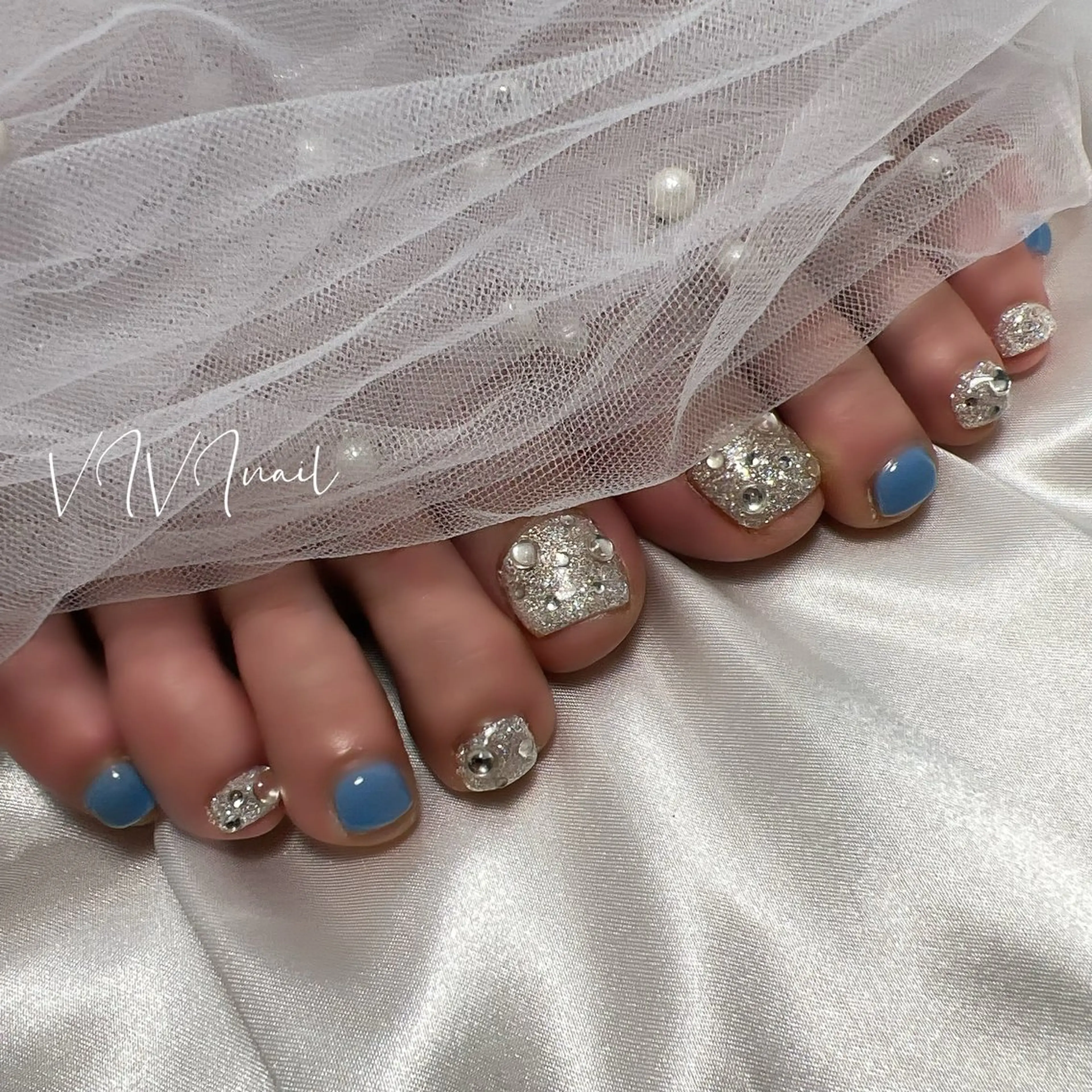 ネイル ラメ(グリッター) ストーンネイル フットネイル vivi nailのネイルデザイン