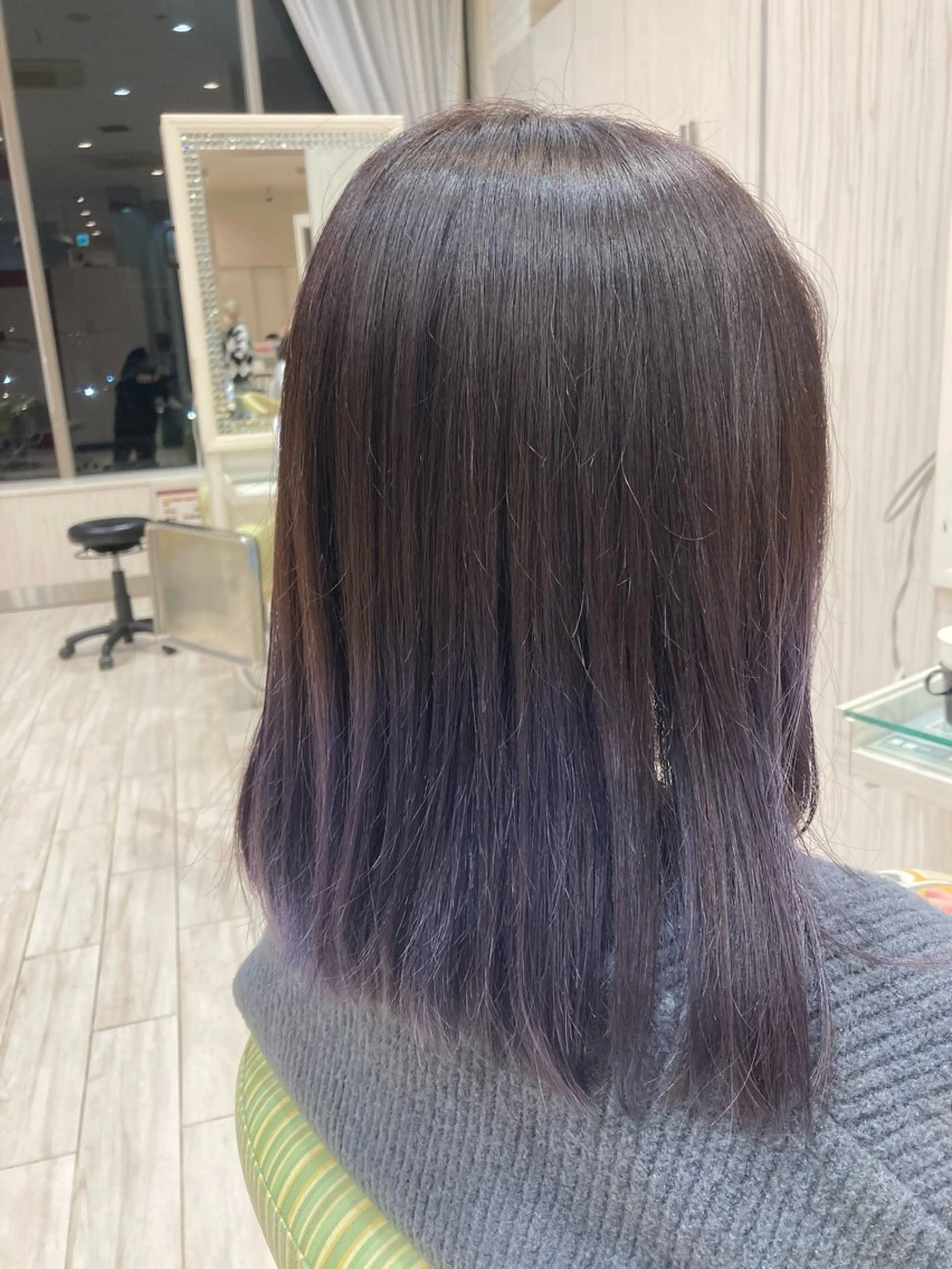 ミディアム カラー グラデーションカラー バイオレットカラー ヘアカラー 永倉 はるかのヘアスタイル