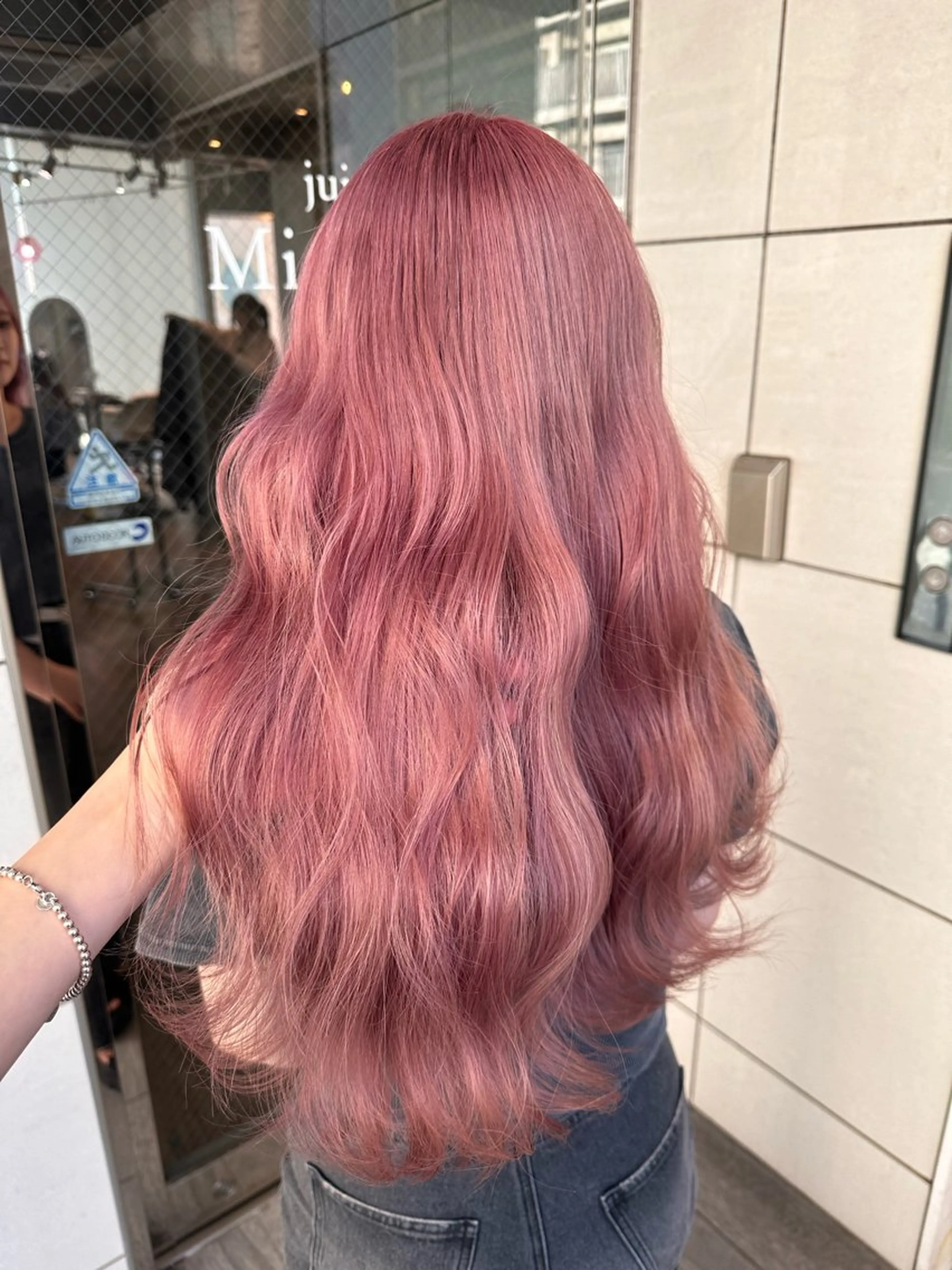 ロング カラー ベージュカラー ブリーチ ケアブリーチ ハイトーンカラー ピンクカラー ヘアカラー トリートメント 🧸プルエクステ❤︎ ネイルKAO🧸のヘアスタイル