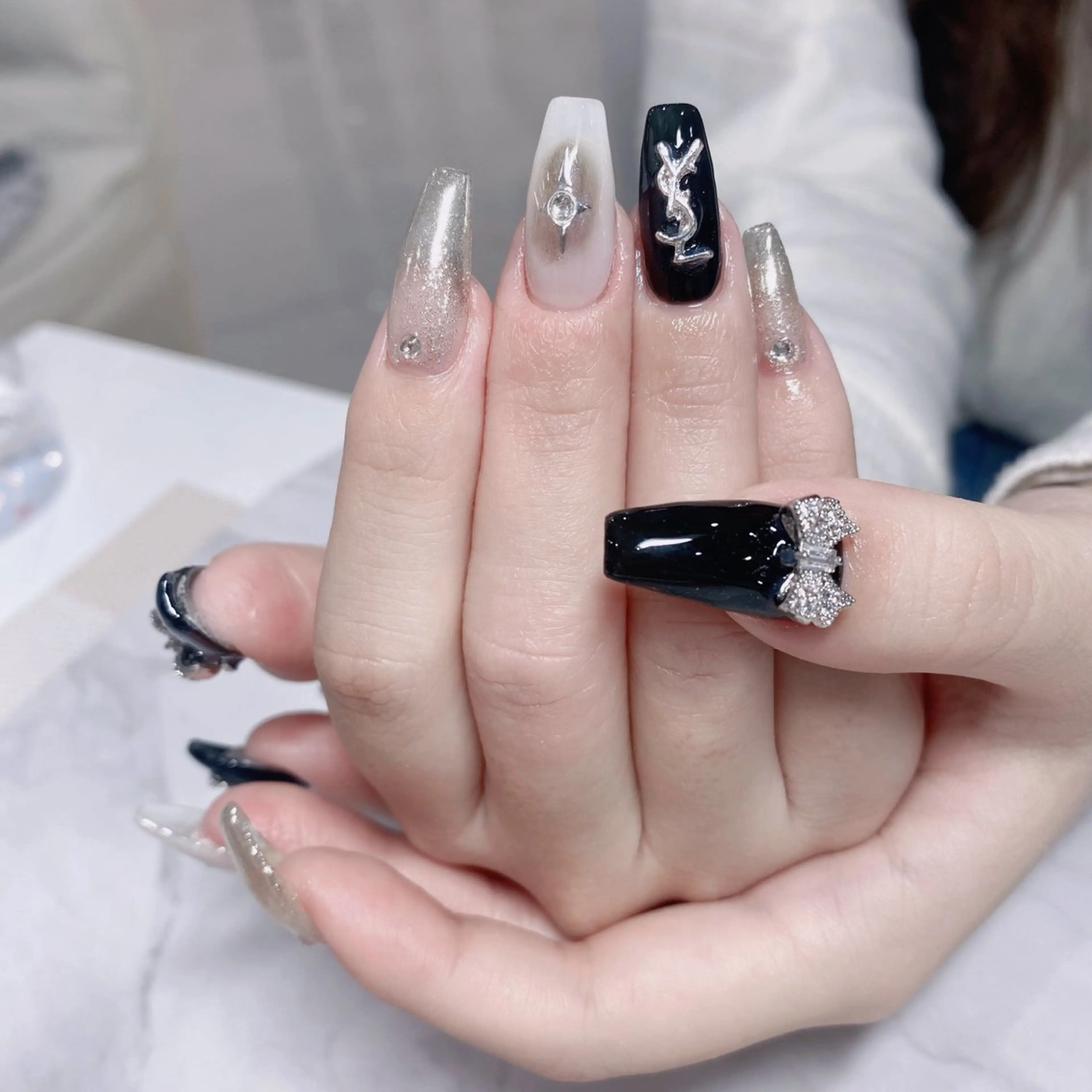 ネイル キラキラネイル 韓国ネイル ワンホンネイル nailsalon ChuColaのネイルデザイン