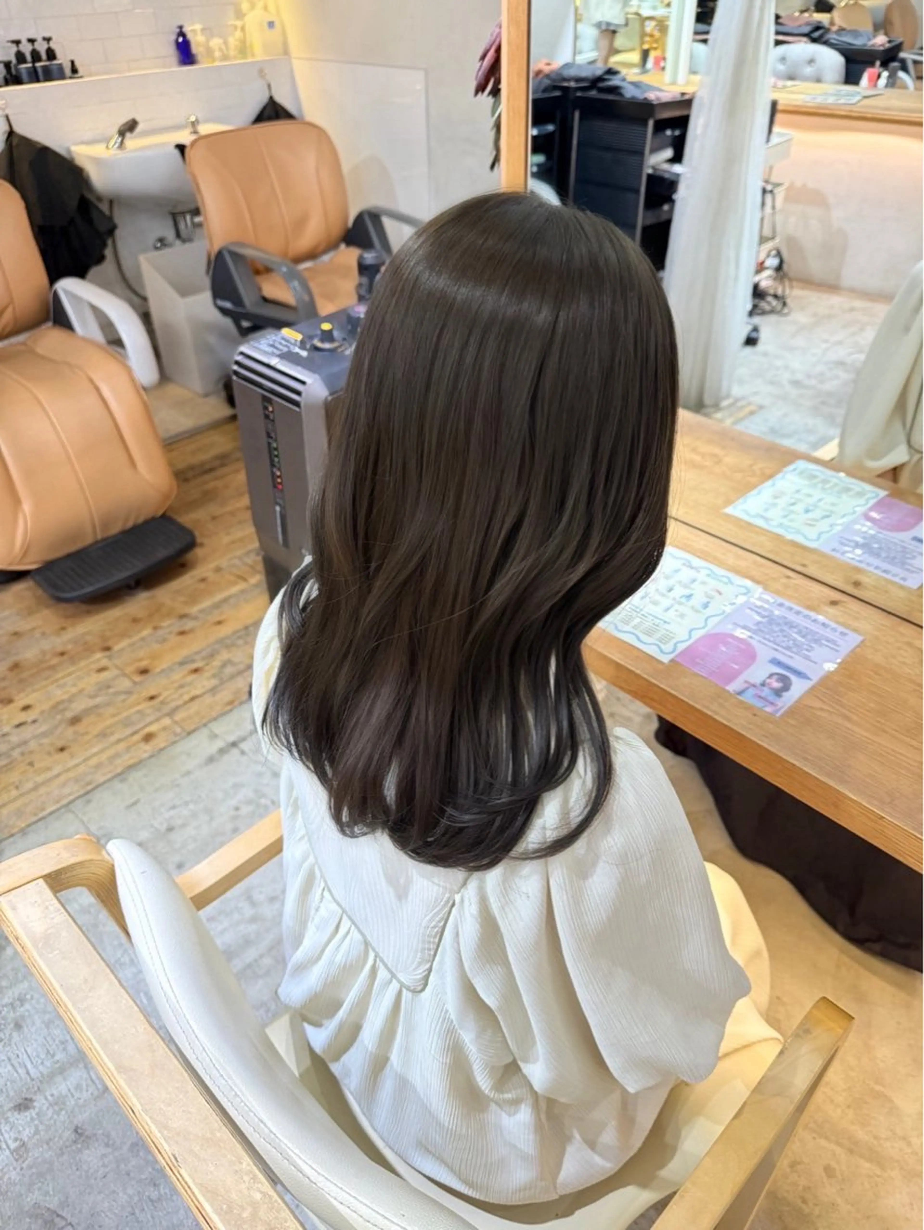 セミロング カラー 蘆田 優莉のヘアスタイル