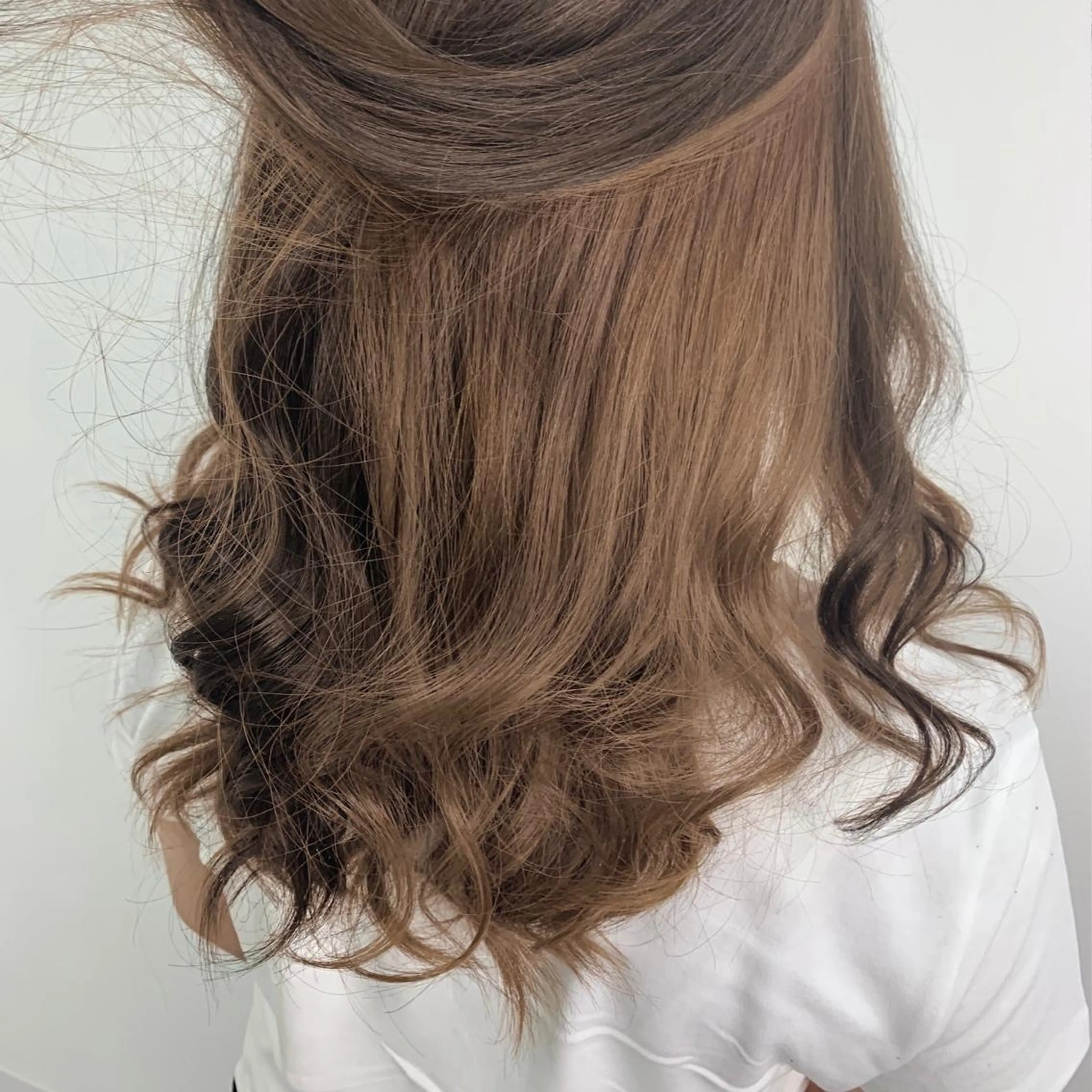 セミロング カラー ベージュカラー インナーカラー ミルクティーベージュ ViVi by freedomのヘアスタイル
