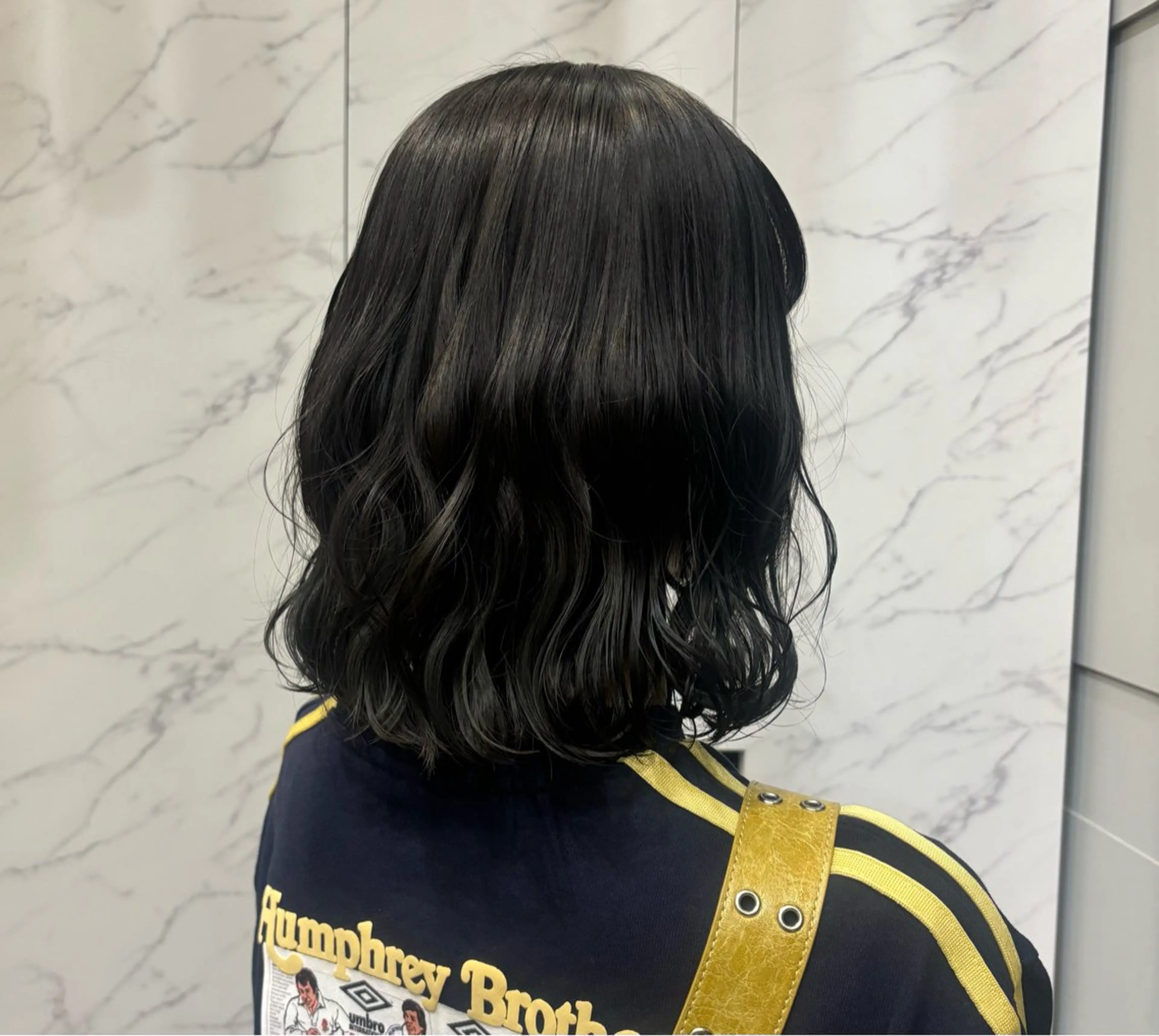 ミディアム mio / レイヤーカットモデルのヘアスタイル