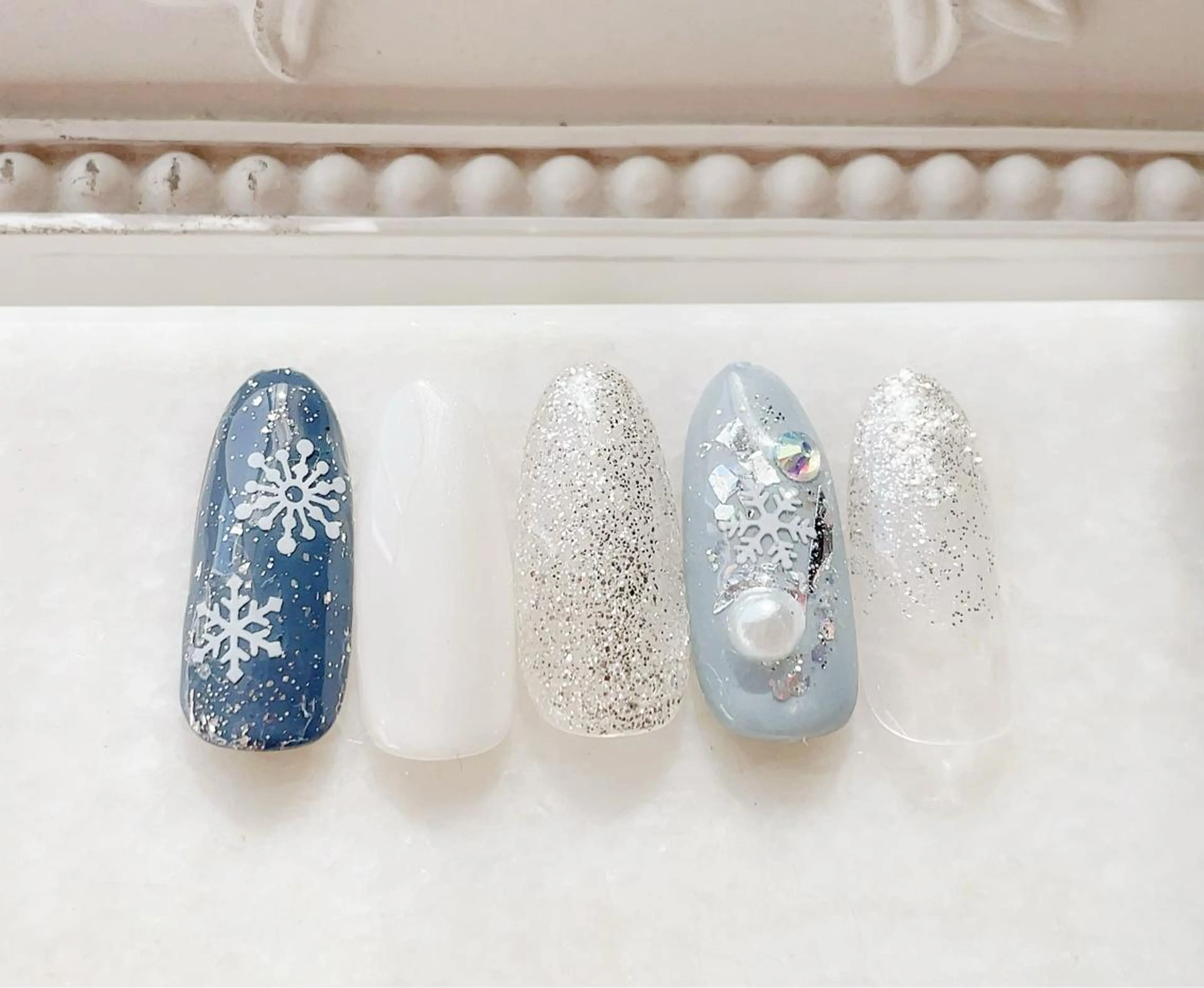 ネイル ブルー ジェルネイル キラキラネイル パラジェル 冬ネイル ハンドネイル Satomi  のネイルデザイン