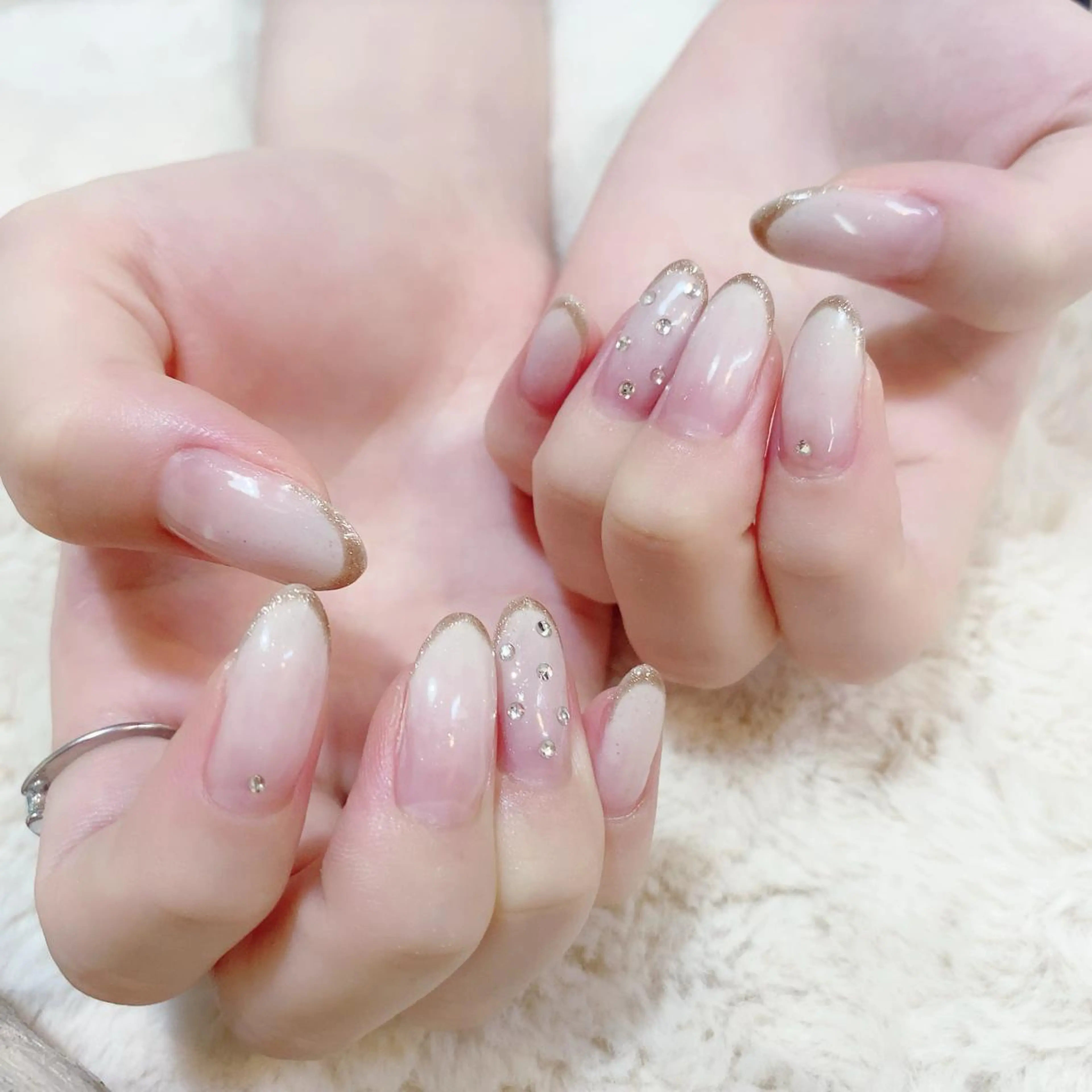 ネイル ドット グラデーション ホワイト YAS 青柳 安代のネイルデザイン