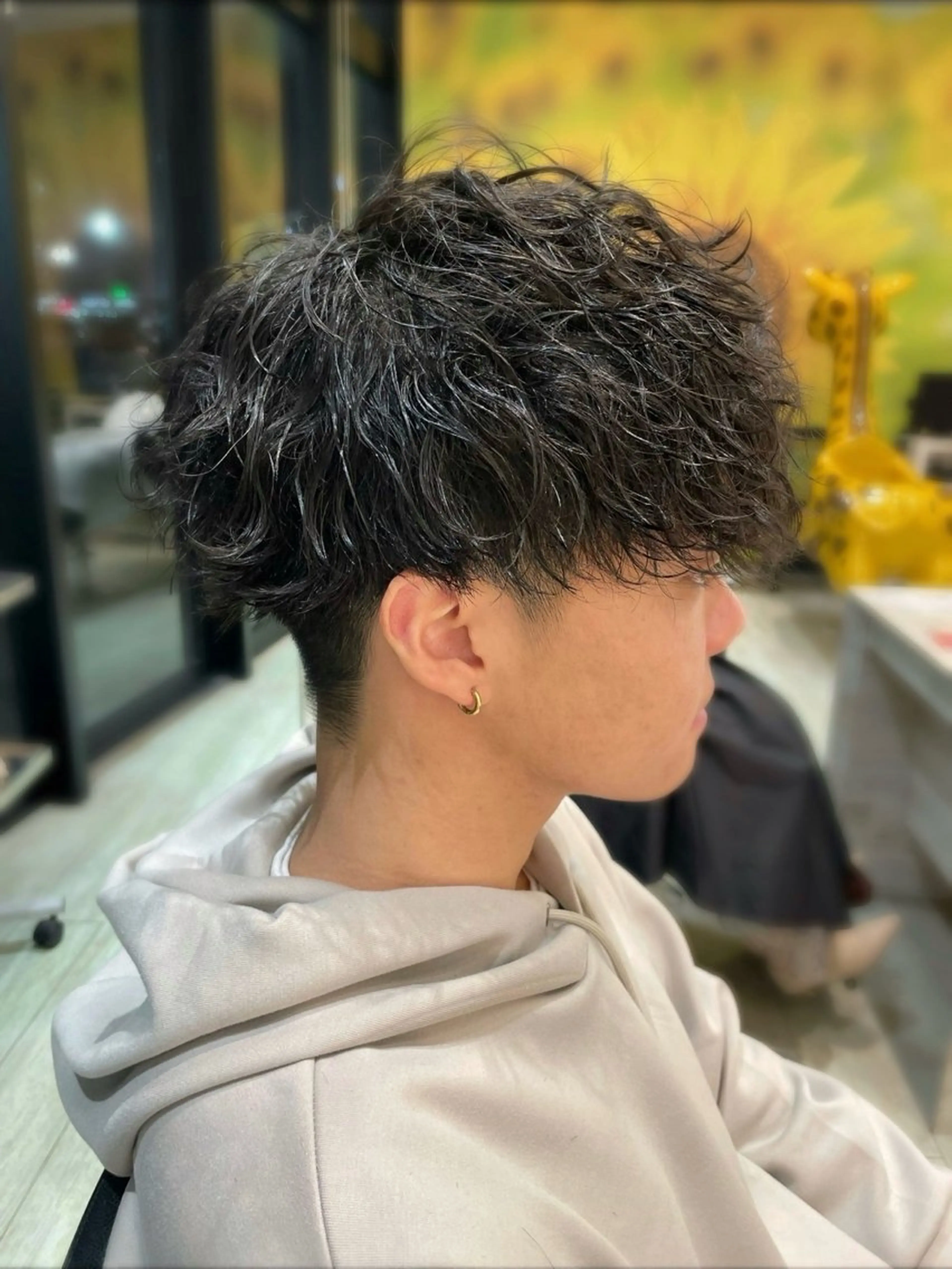 ミディアム パーマ メンズ ミディアムパーマ メンズパーマ 波巻きパーマ NYNYイオン四條畷 村上 心のヘアスタイル