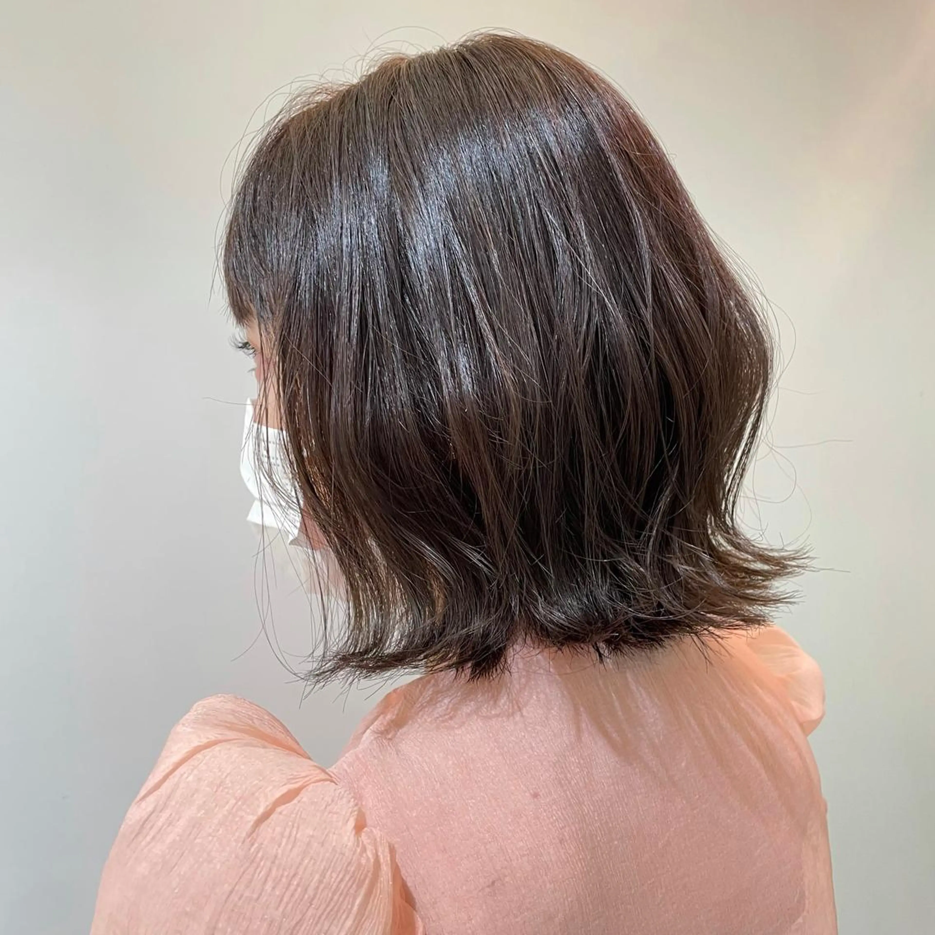 ミディアム カラー アッシュ 透明感カラー カット ヘアカラー トリートメント レイヤーカット ベージュ/KANAのヘアスタイル