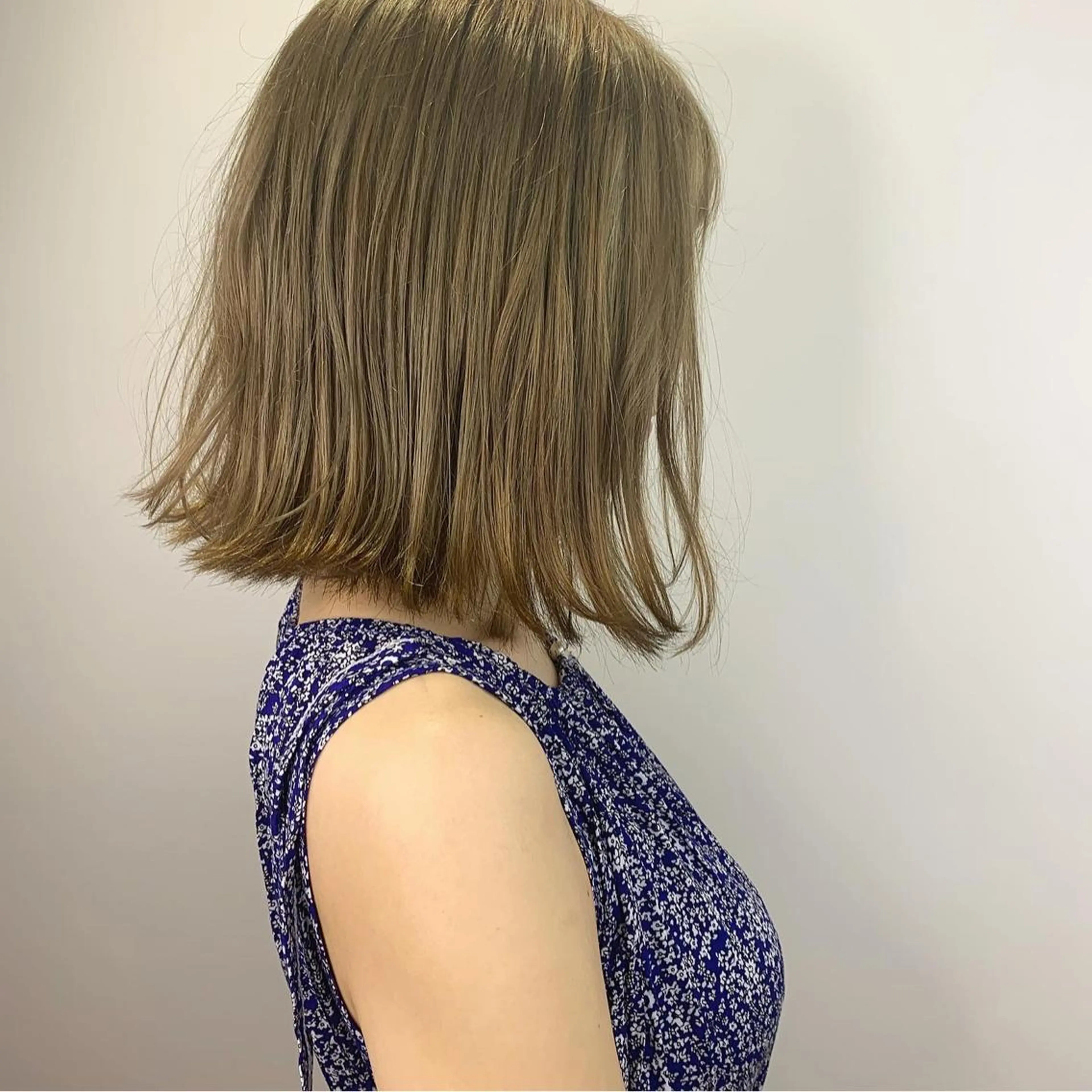 ミディアム カラー ベージュカラー ブリーチ セピアベージュ SALOWIN神戸三宮店所属・【美髪を叶える】中谷 彰宏（アキ)のヘアスタイル