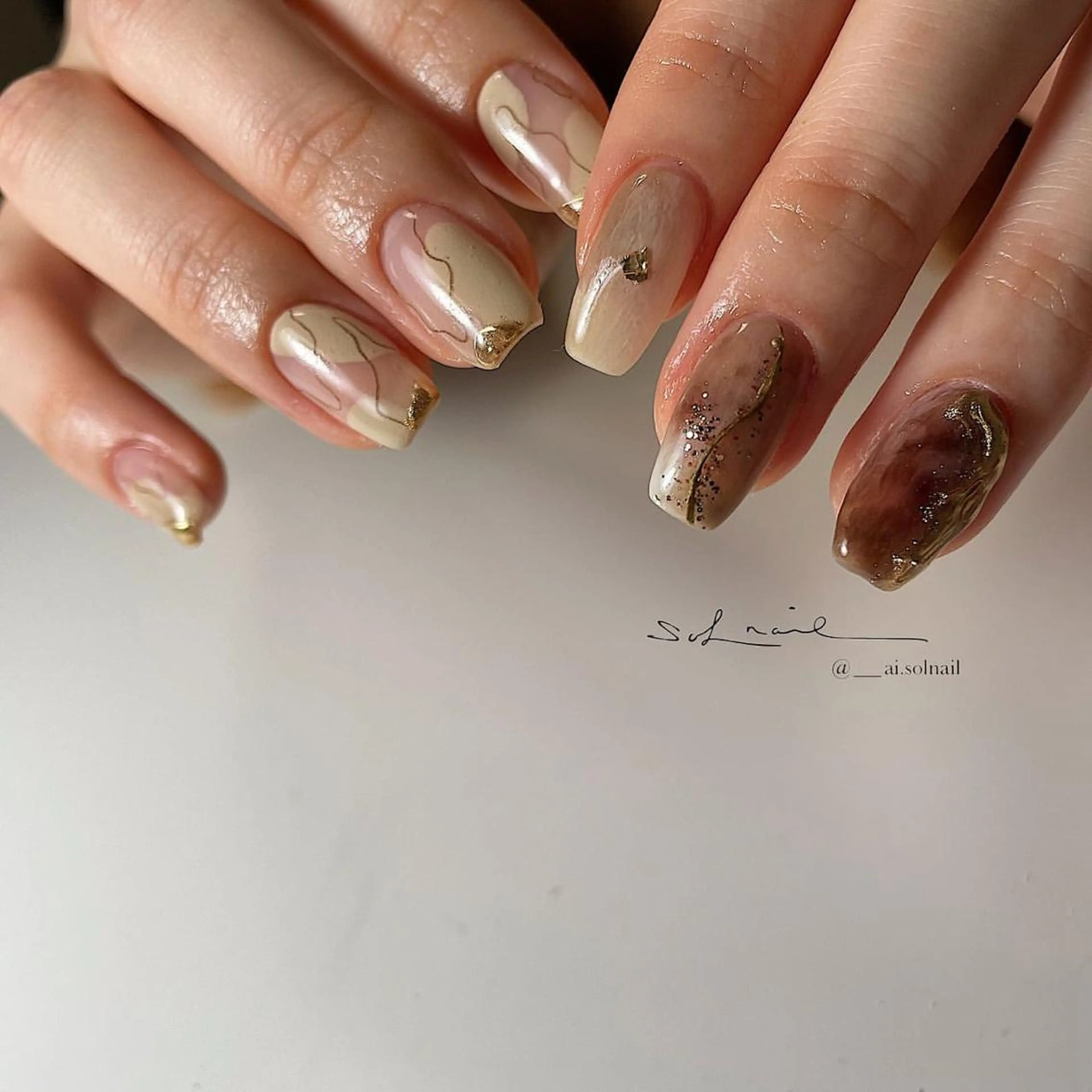 ロング カラー パーマ ヘアアレンジ メンズ キッズ ネイル マツエク・マツパ アイブロウ ベージュカラー ブラウンカラー シルバー 眉カラー カラーマツエク 🍃伏見 / soL nail / aiのネイルデザイン