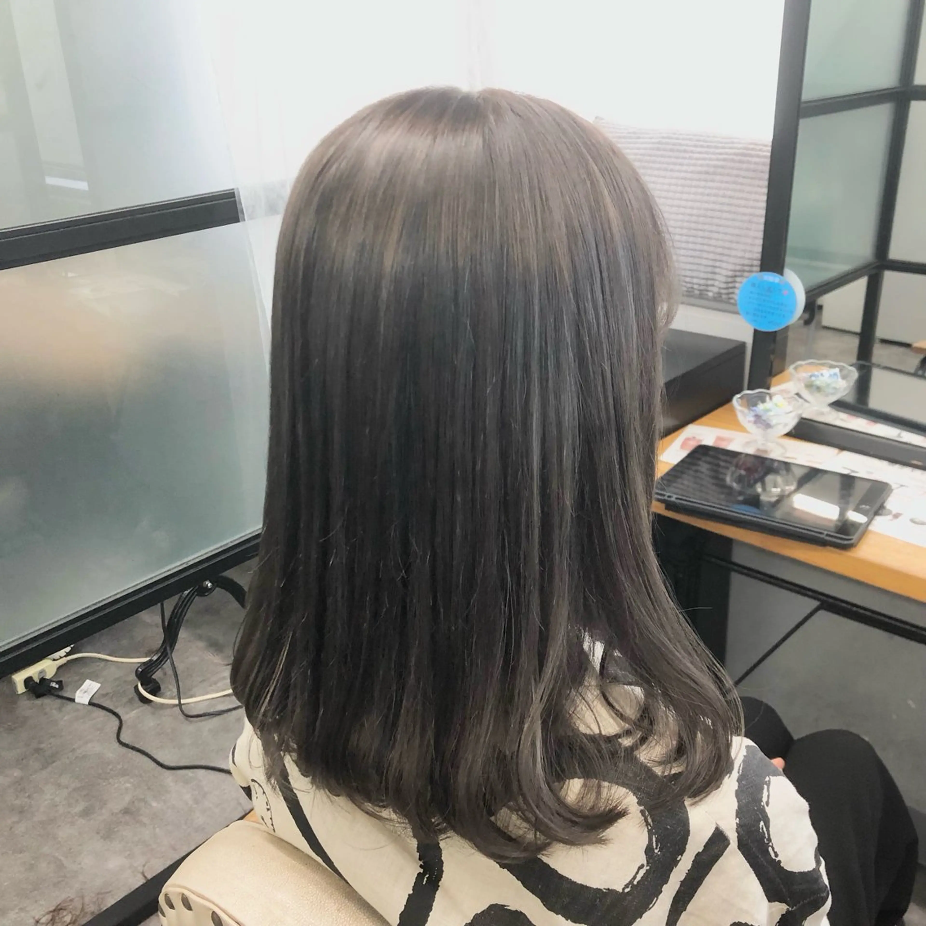 セミロング カラー ヘアアレンジ アディクシーカラー アッシュ ベージュカラー 黒髪 ブリーチ カット ヘアカラー トリートメント ヘアセット JURI🤎 ワンカールレイヤーのヘアスタイル