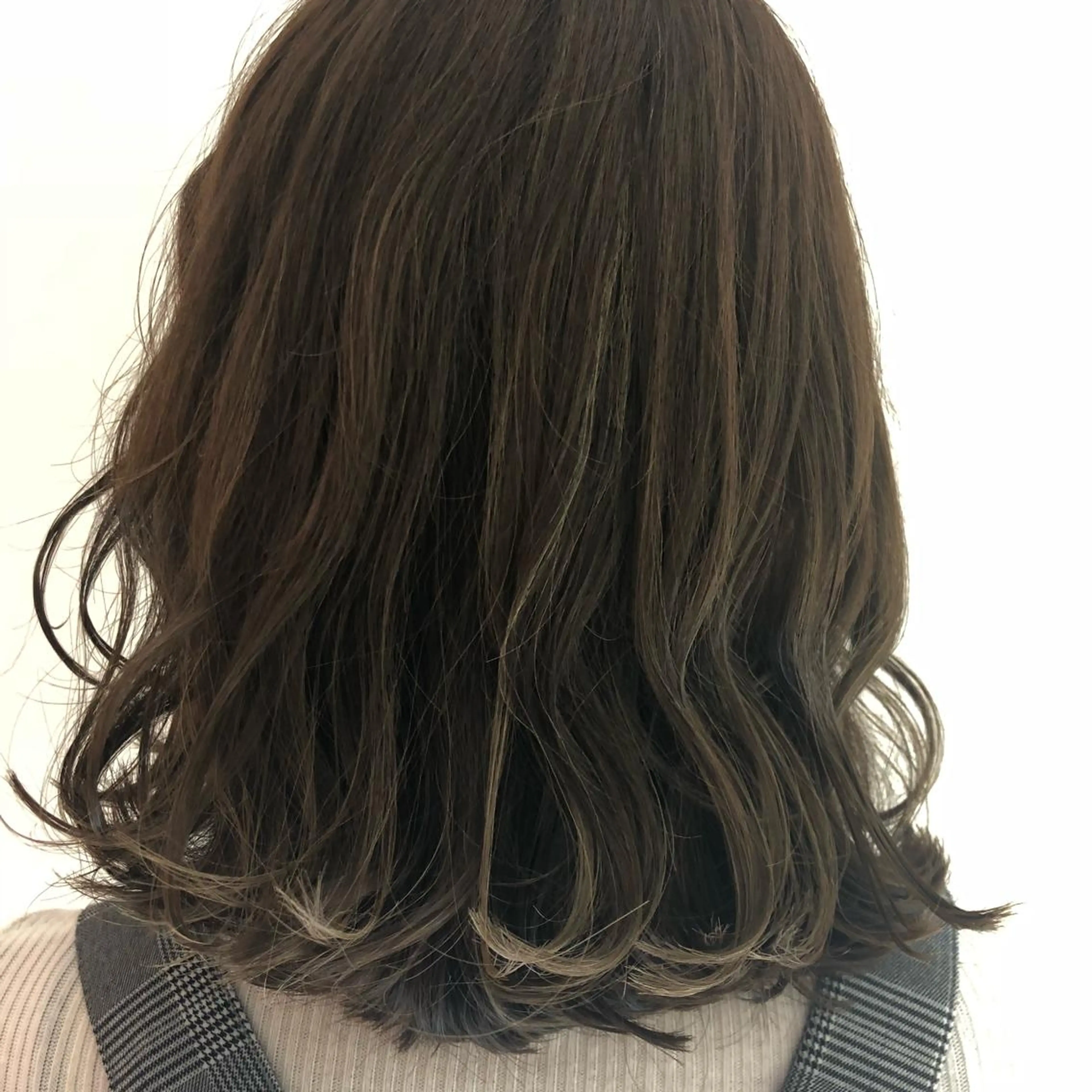 ミディアム ハイライト ヘアカラー 松佐 ゆかりのヘアスタイル