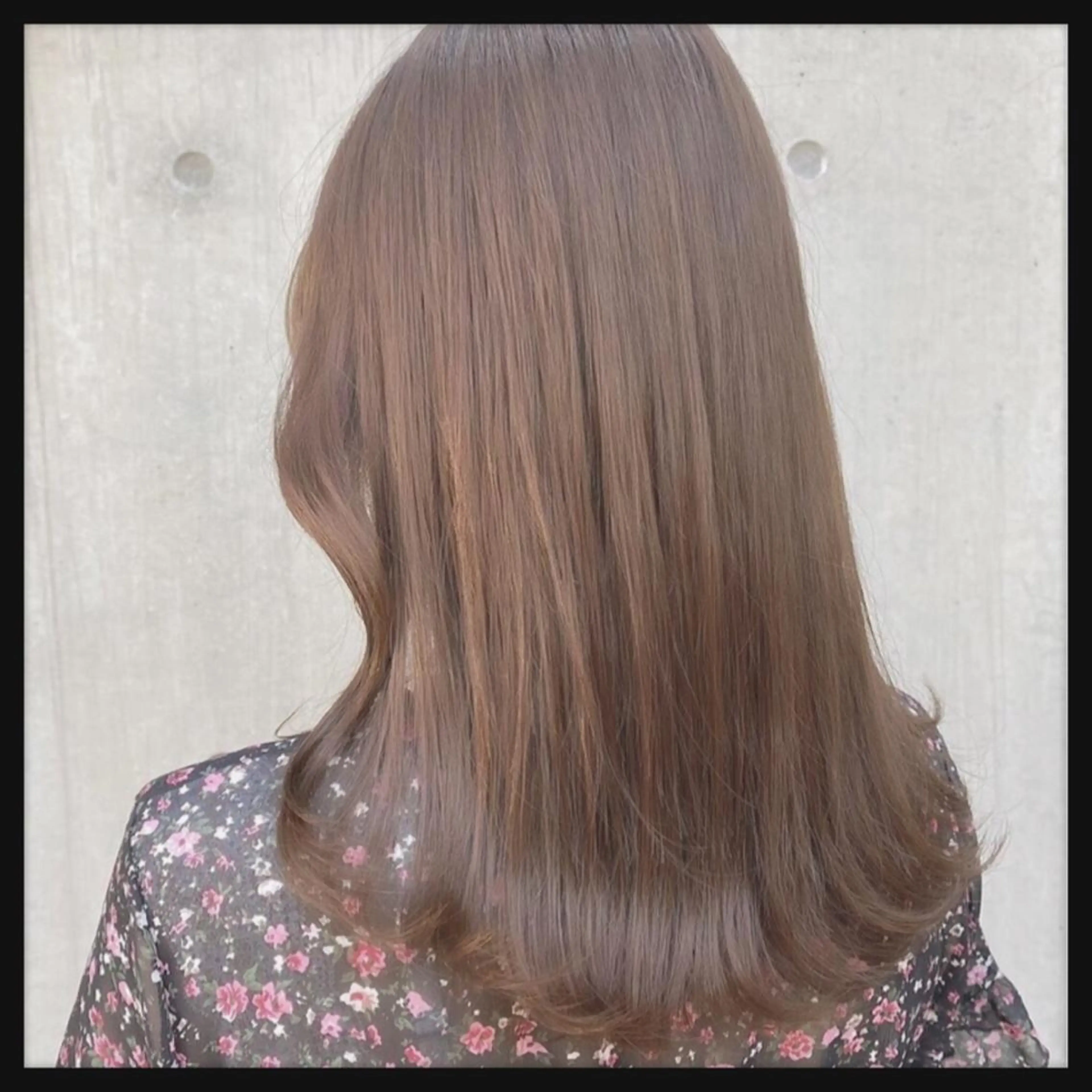 セミロング カラー パーマ ヘアアレンジ メンズ キッズ ネイル マツエク・マツパ アイブロウ カット ヘアカラー トリートメント ヘアセット ☃️髪質改善🉐割✨ ❄️“ever”❄️のヘアスタイル