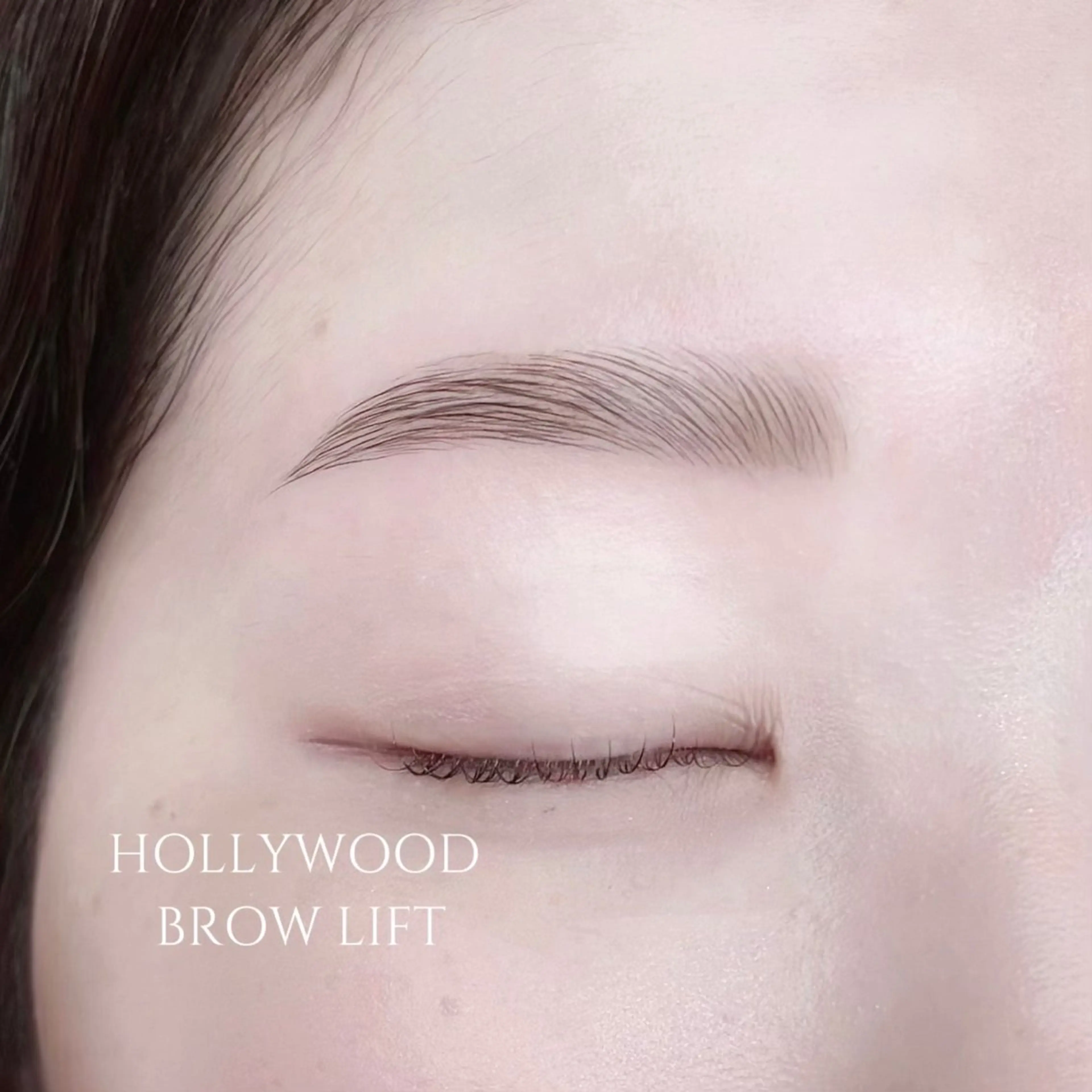 🤍SNSで話題！毛流れを整えて扱いやすい眉毛に🤍ハリウッドブロウリフト⚠︎注意事項ご確認ください！の写真