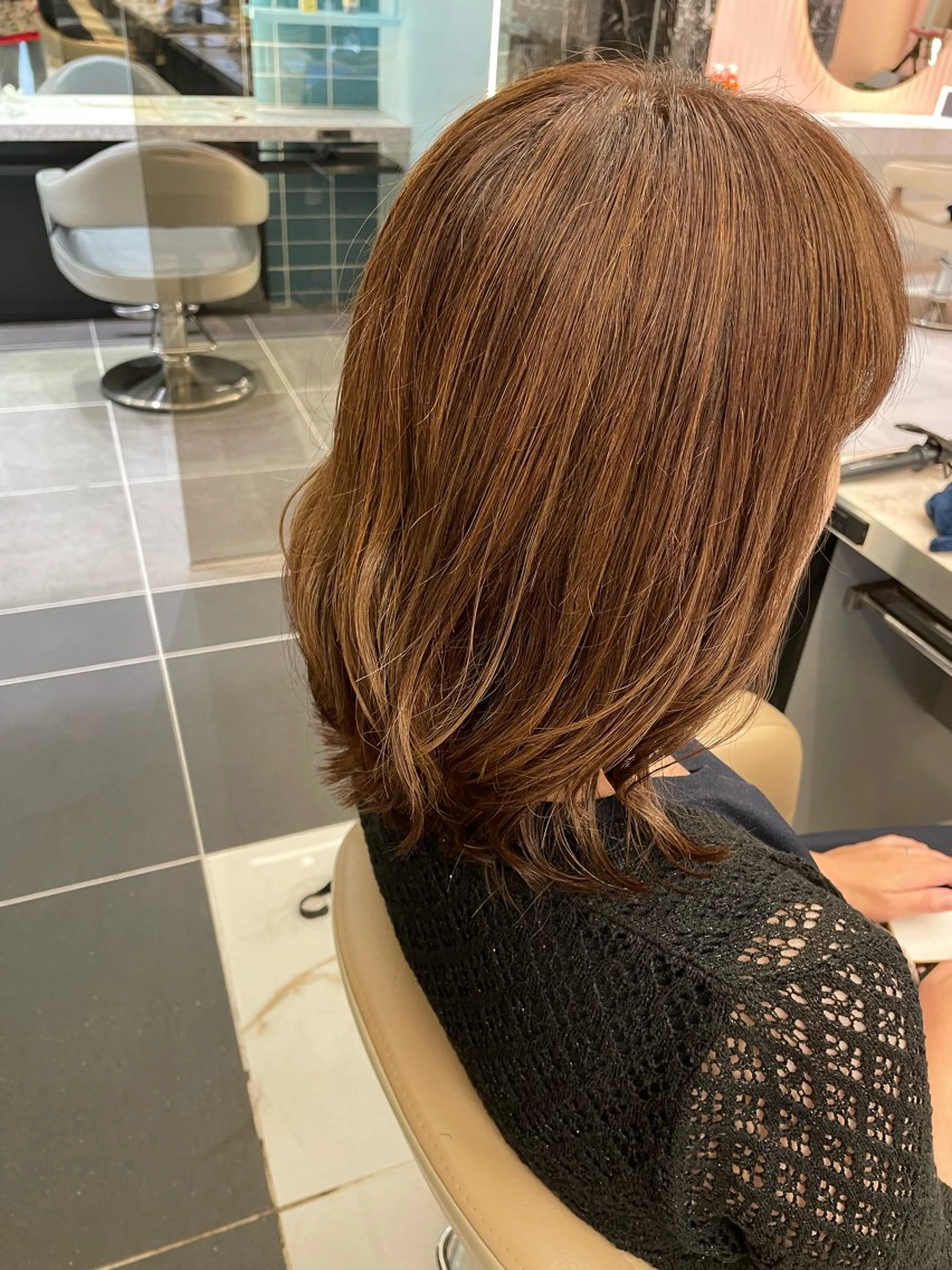 セミロング カラー ヘアカラー EARTH 浦和店所属・橋本 舞羽のヘアスタイル