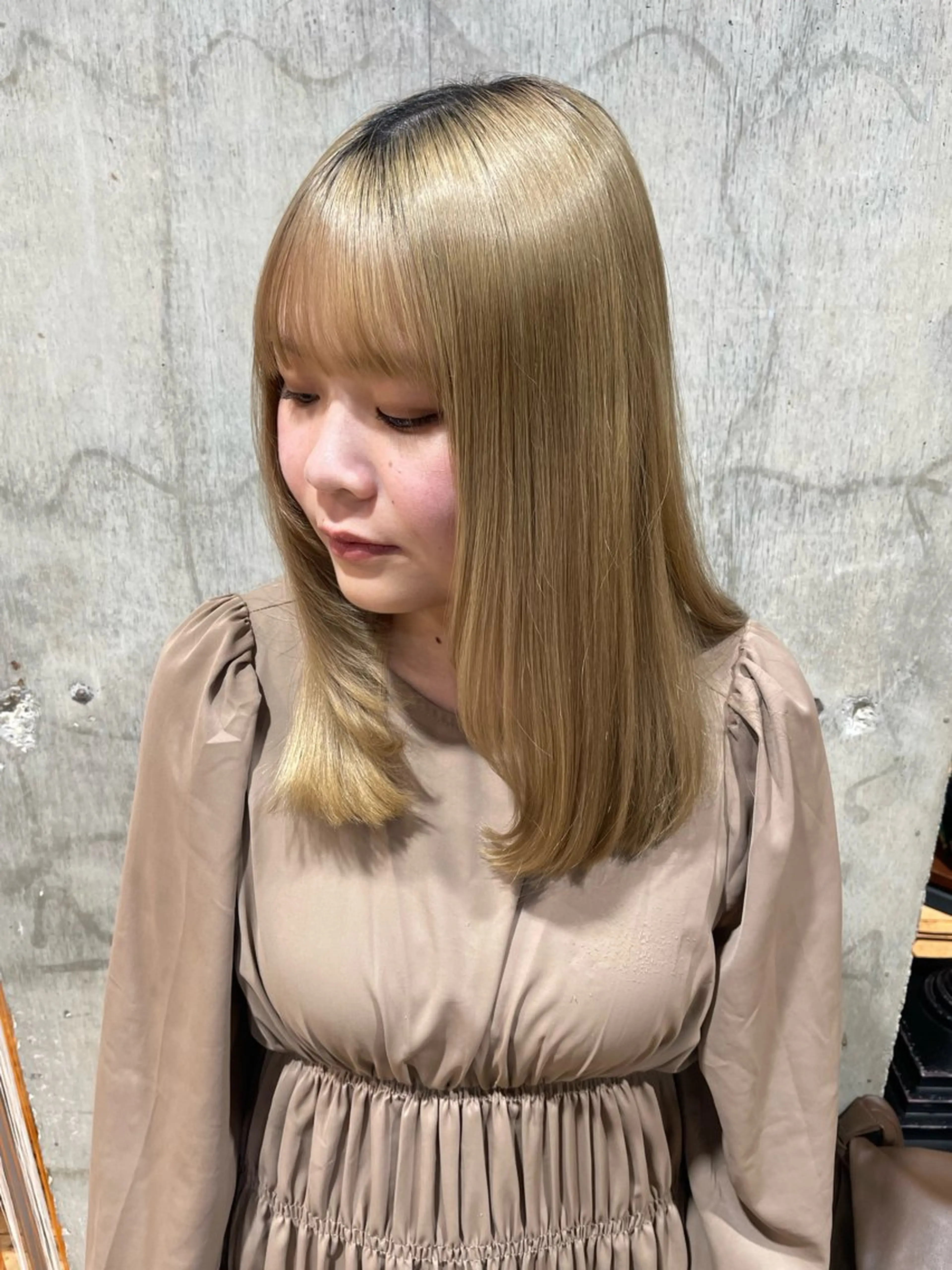 セミロング 顔周りカット レイヤーカット ワタナベ アオイのヘアスタイル