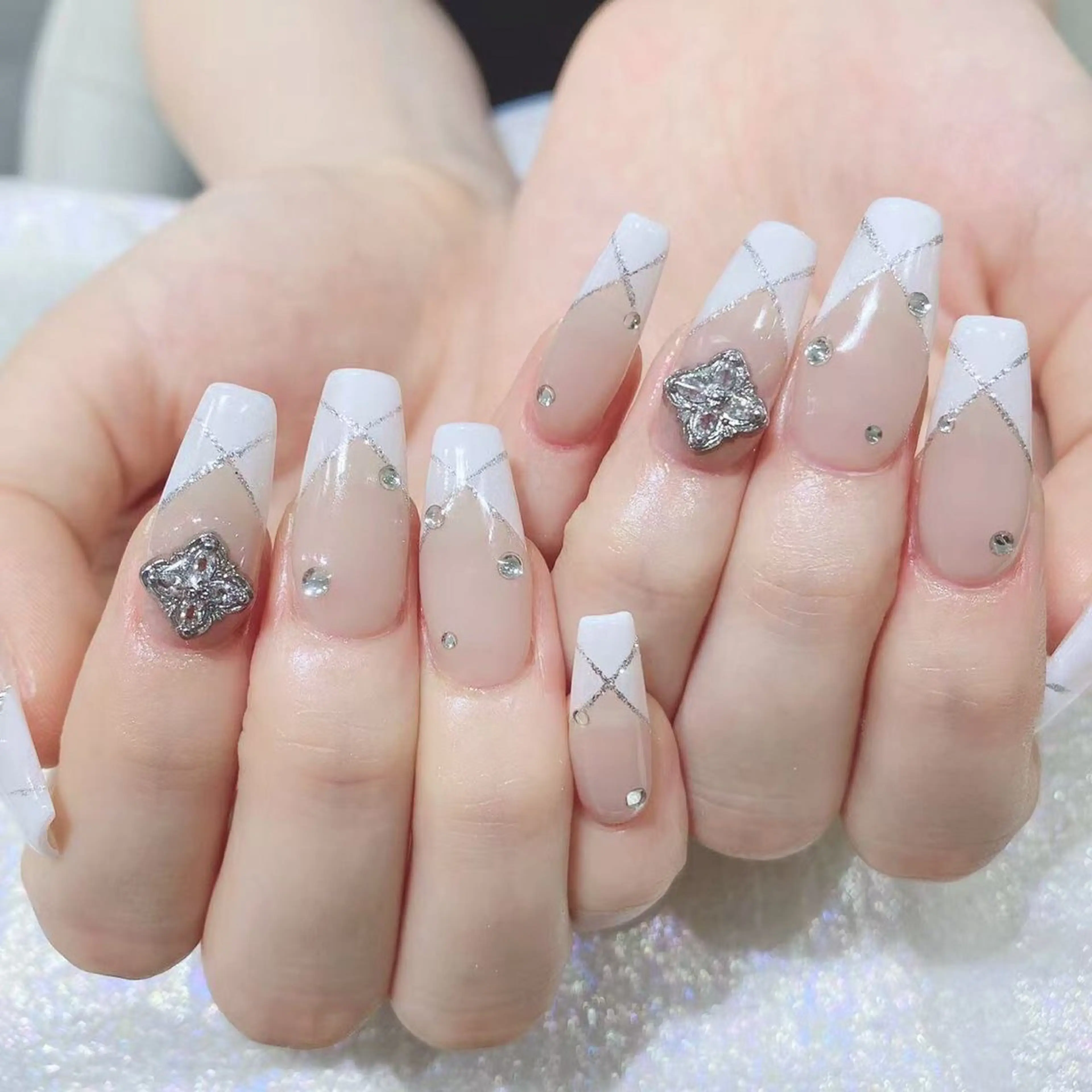 ネイル ハンドネイル Queens テイのネイルデザイン