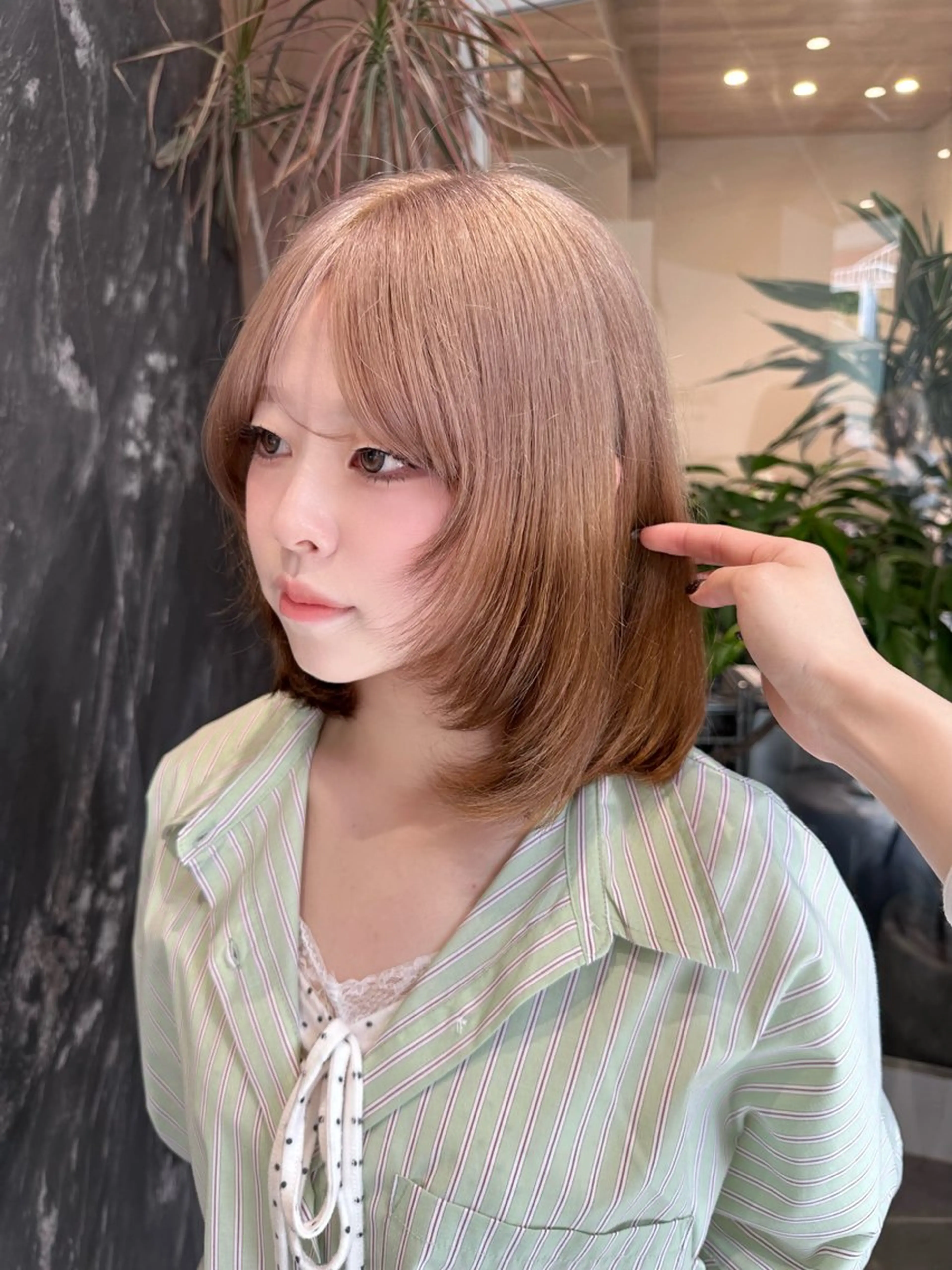 ミディアム カラー ベージュカラー ブリーチ ブラウンカラー ケアブリーチ デザインカラー ヘアカラー トリートメント salowin原宿iori所属・💋ハイトーンデザイ ンヘア💋A'nyuのヘアスタイル
