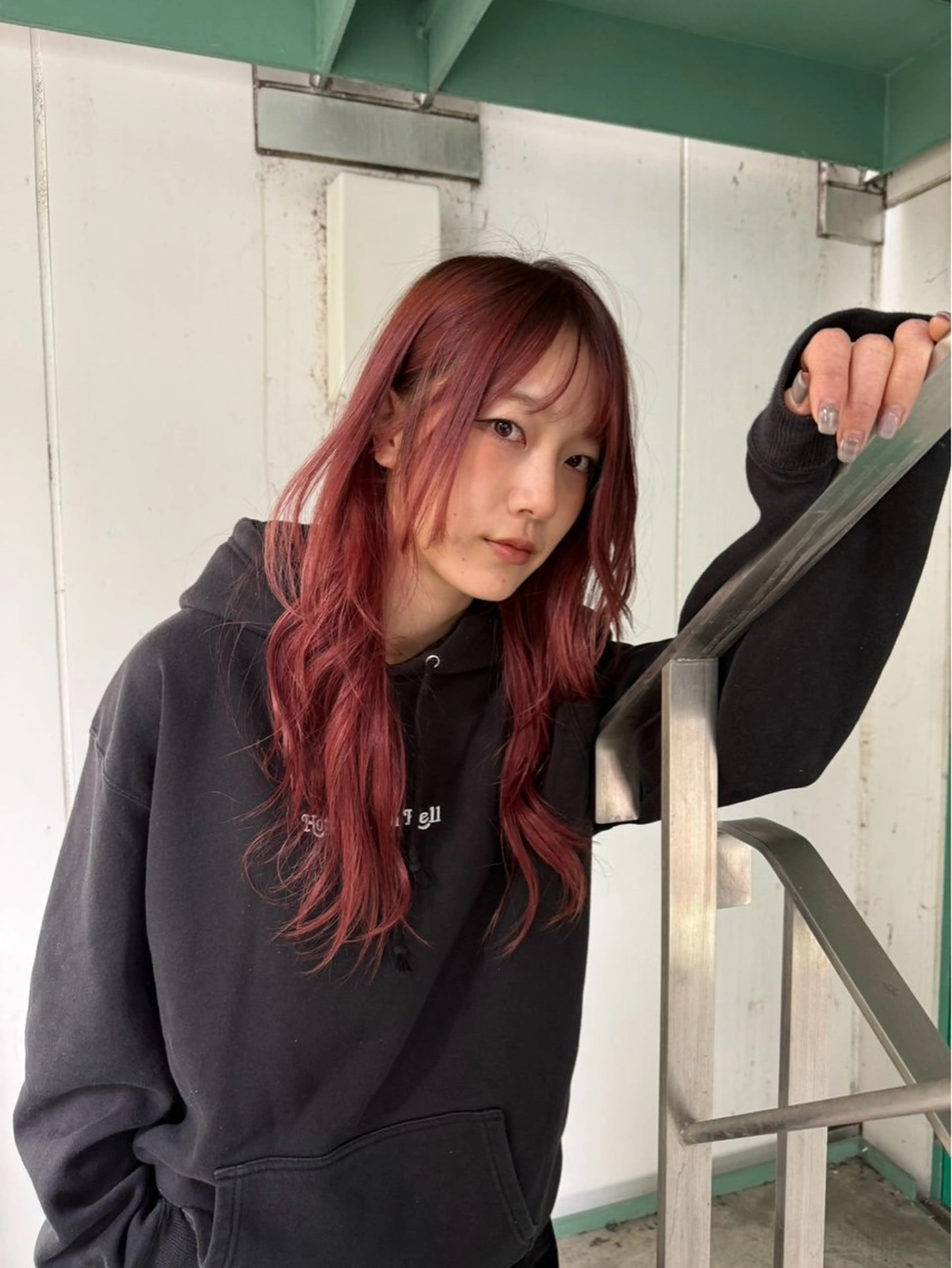 ロング カラー レッドカラー レイヤーカット カット ヘアカラー オーガニックサロンReginavita所属・鈴木 拓馬のヘアスタイル