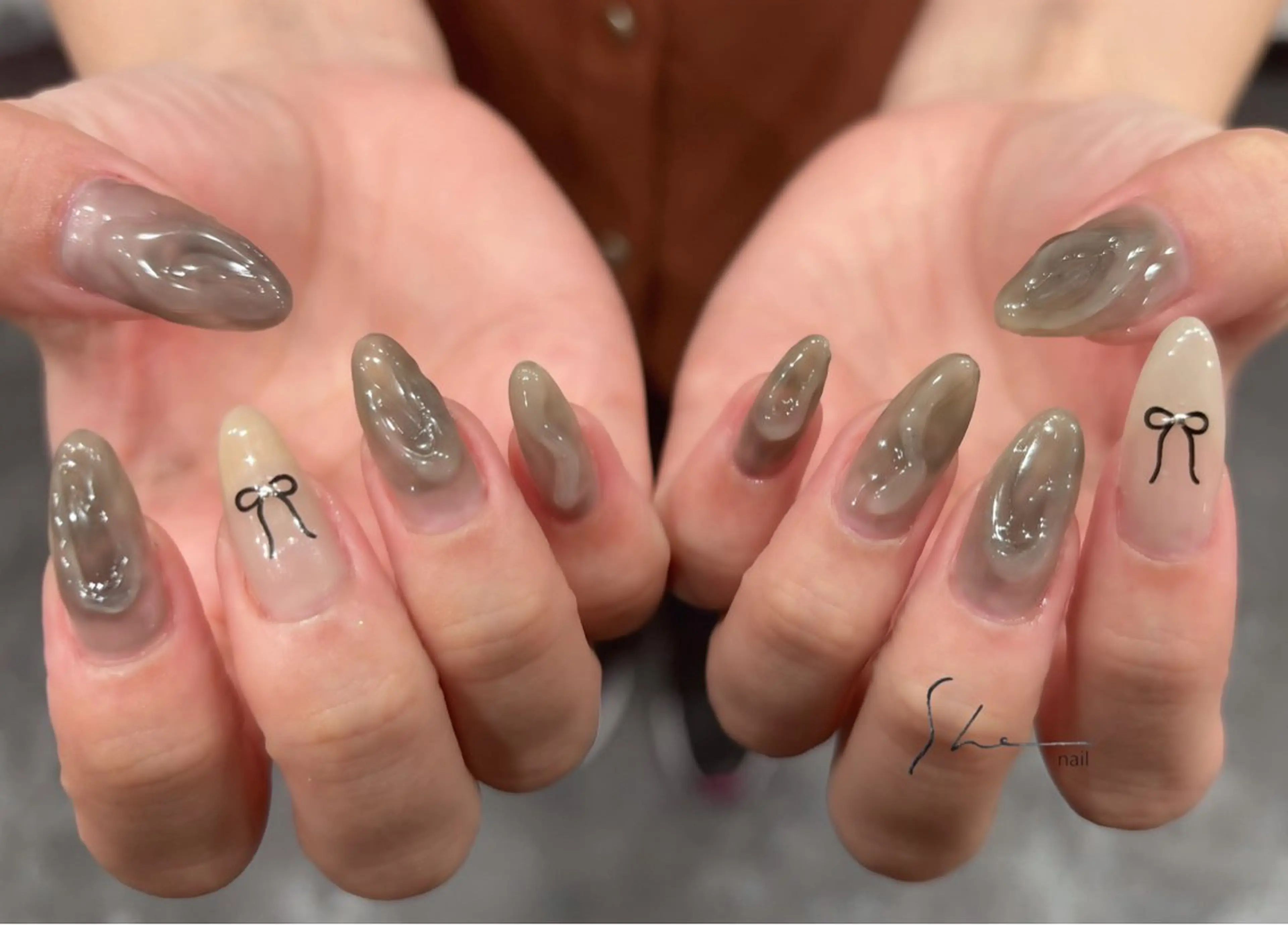 ネイル ニュアンスネイル リボン ハンドネイル SHE所属・SHE adusaのネイルデザイン