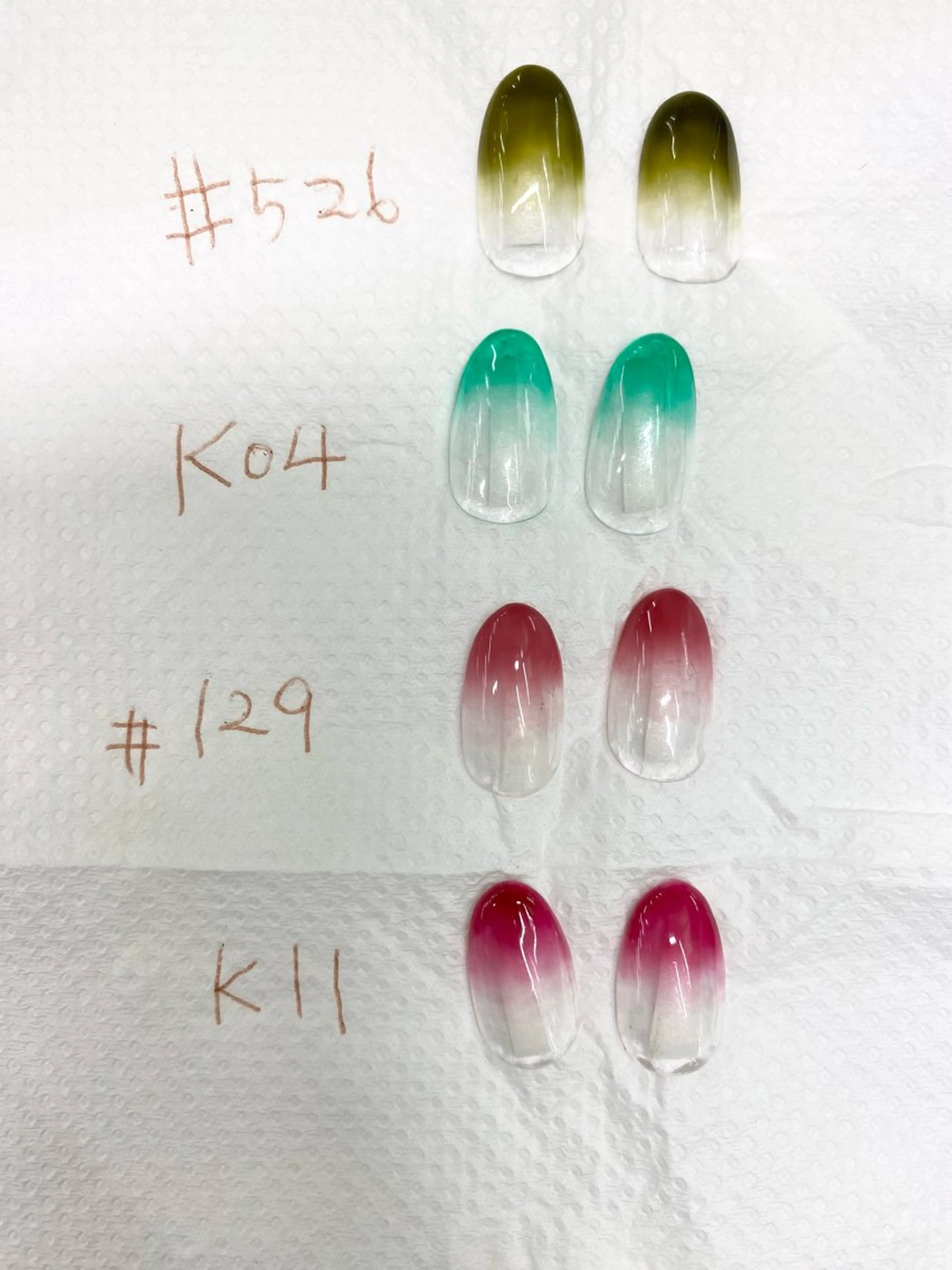 ネイル グラデーション グリーン 赤色 冬ネイル クリスマス MAXKELLY AIのネイルデザイン