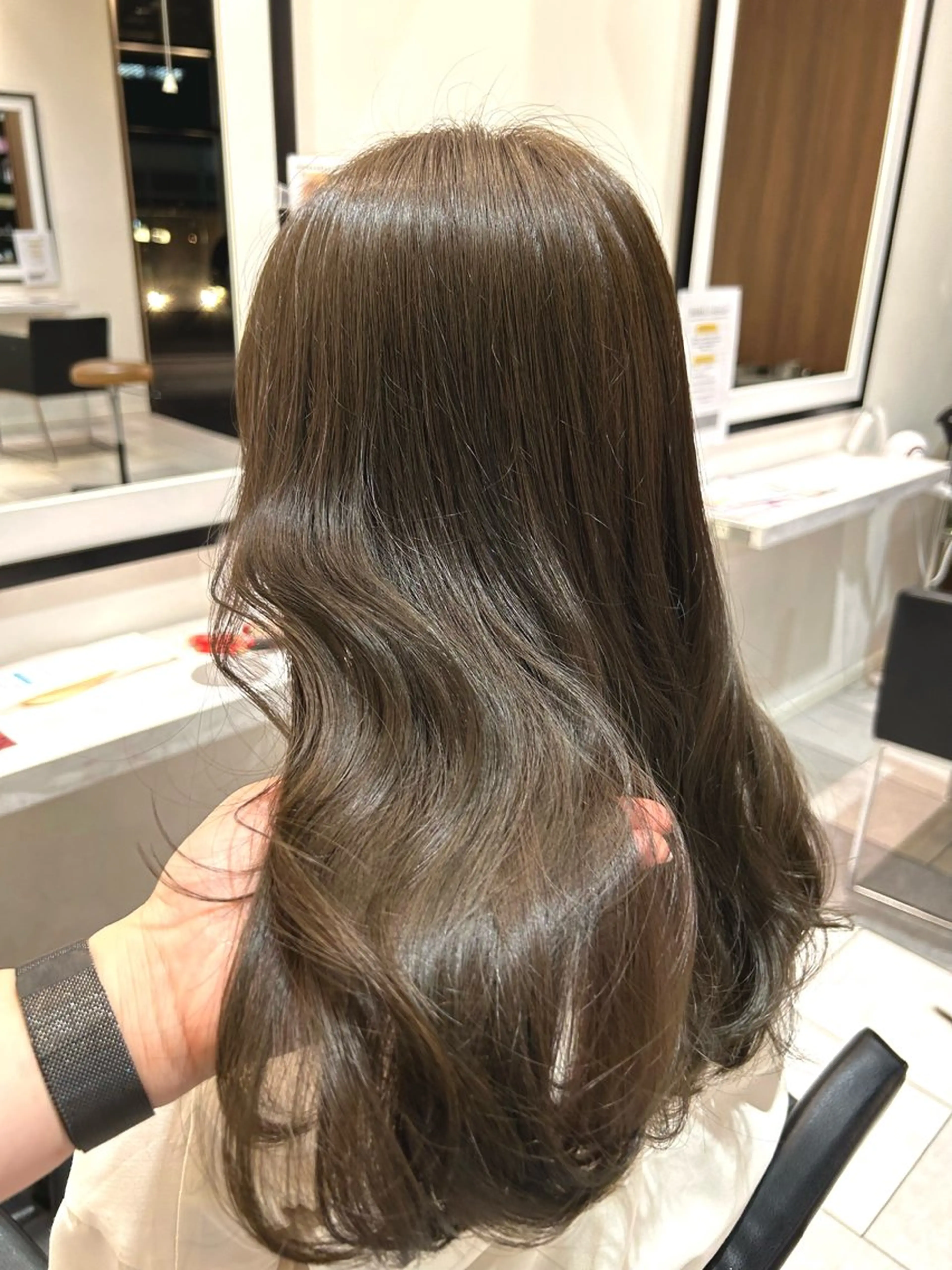 セミロング カラー ベージュカラー ブリーチ 透明感カラー グレージュ ミント カット ヘアカラー トリートメント 美髪矯正/ 伊藤 更のヘアスタイル
