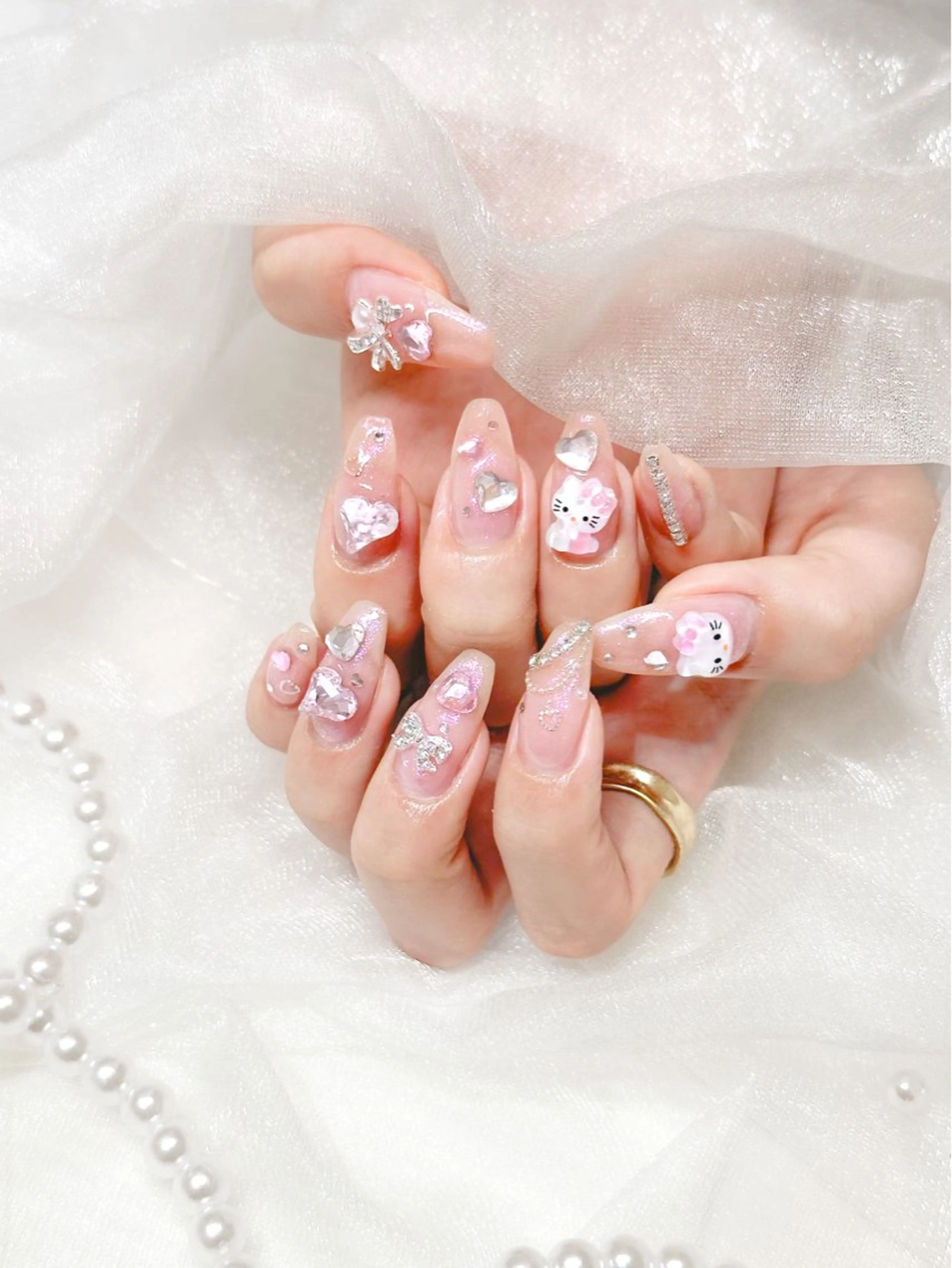 ネイル キラキラネイル リボン nano nail☁ 丸の内駅💫のネイルデザイン