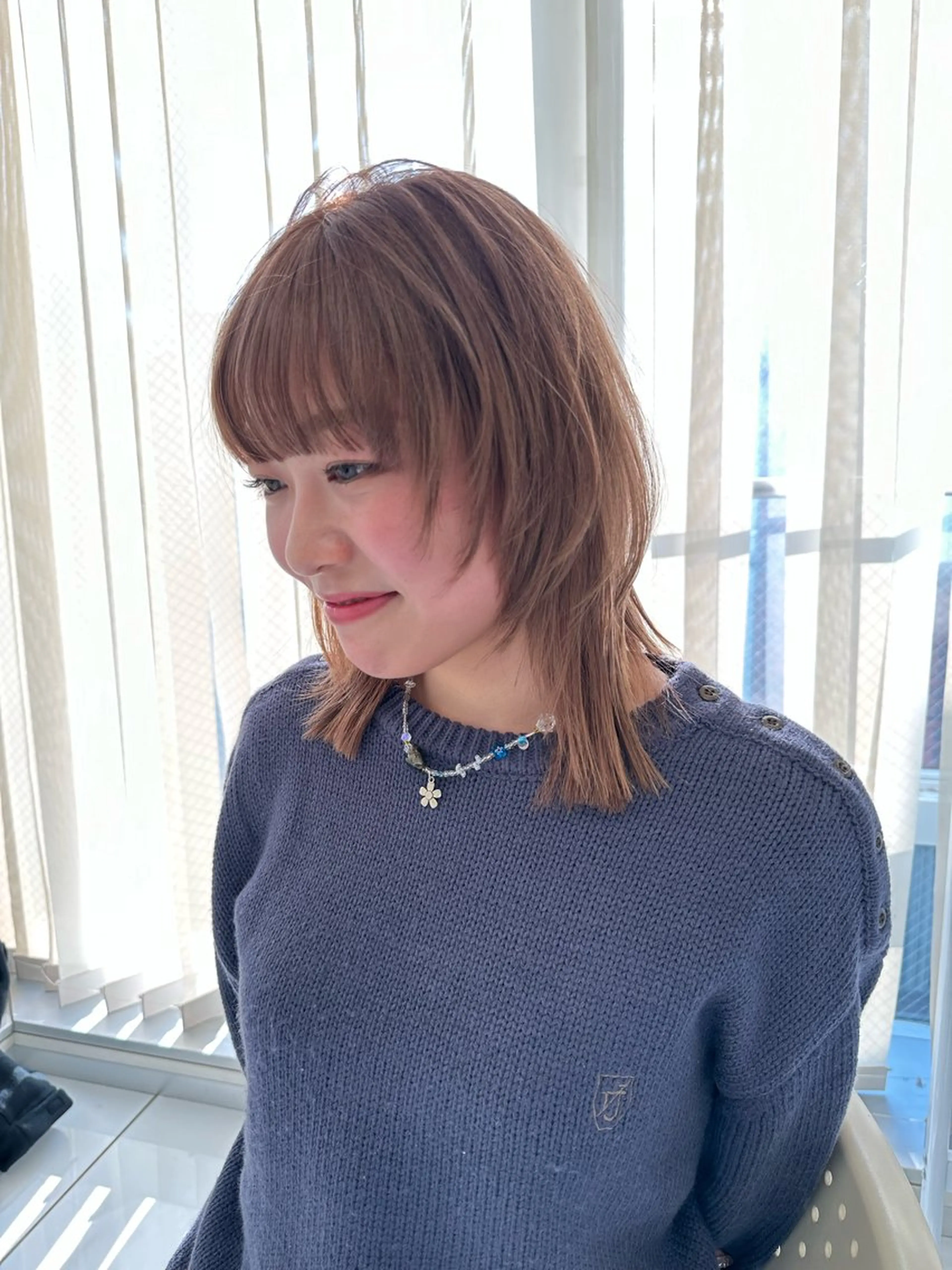 ミディアム カラー ミディアムレイヤー ベージュカラー ミルクティーベージュ レイヤーカット ヘアカラー ✨カラー支持No.1 🧸ワキ カナコ🧸のヘアスタイル