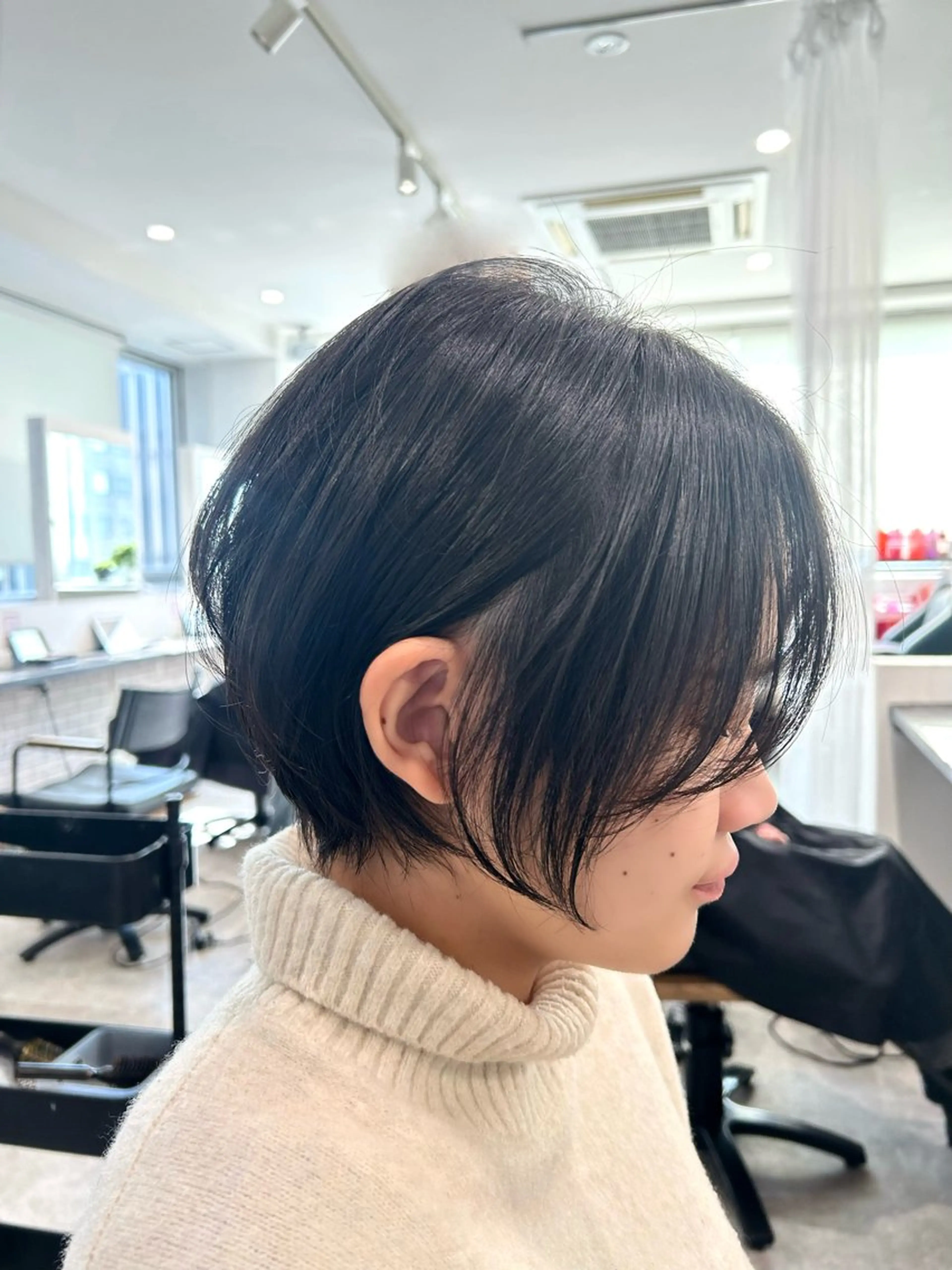 ショート カット ブリーチ/ベージュ /レイヤー/ひよりのヘアスタイル