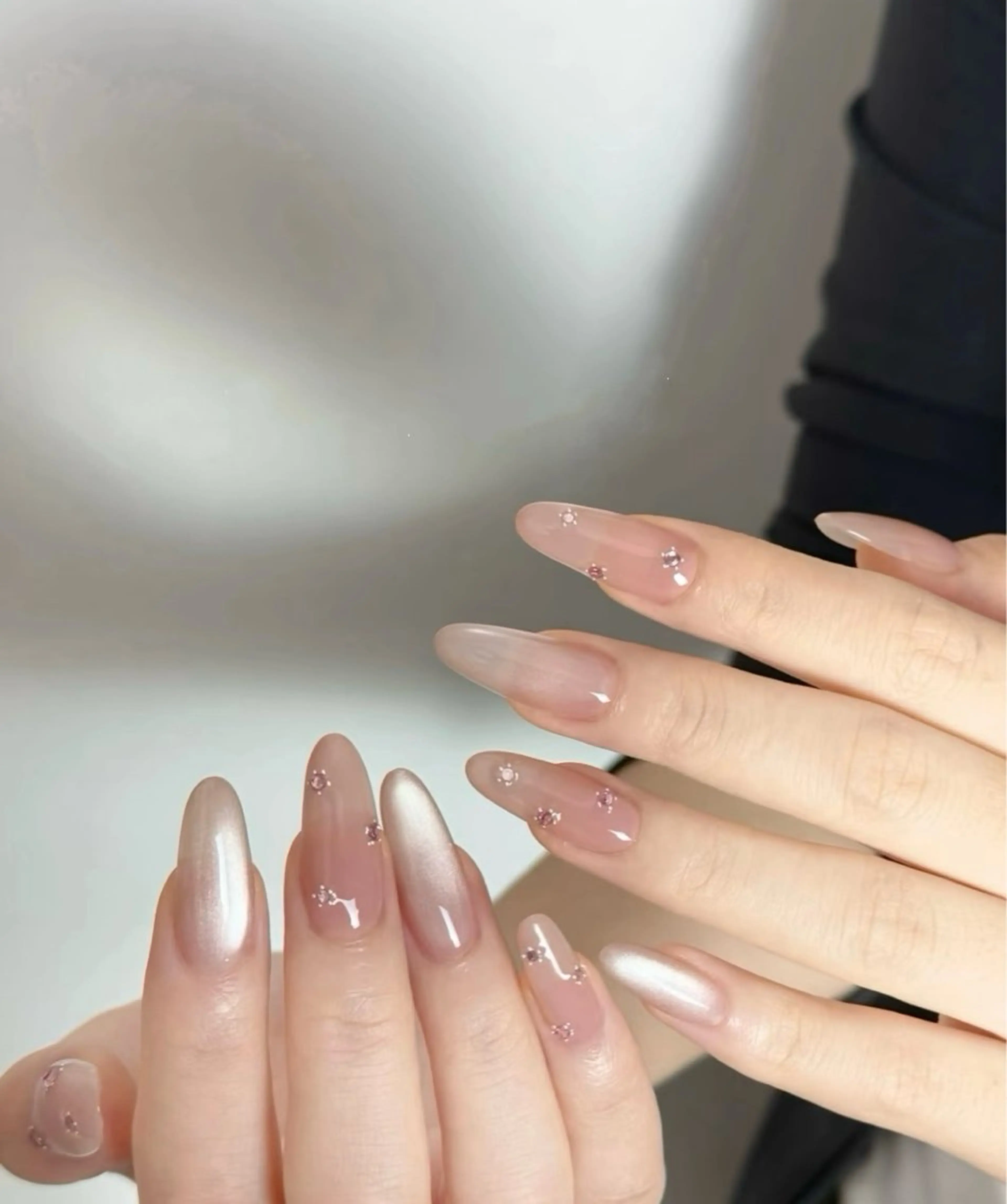 ネイル チークネイル 長さ出し フラワーネイル フレンチネイル ガーリー sun nail池袋 モデル募集のネイルデザイン