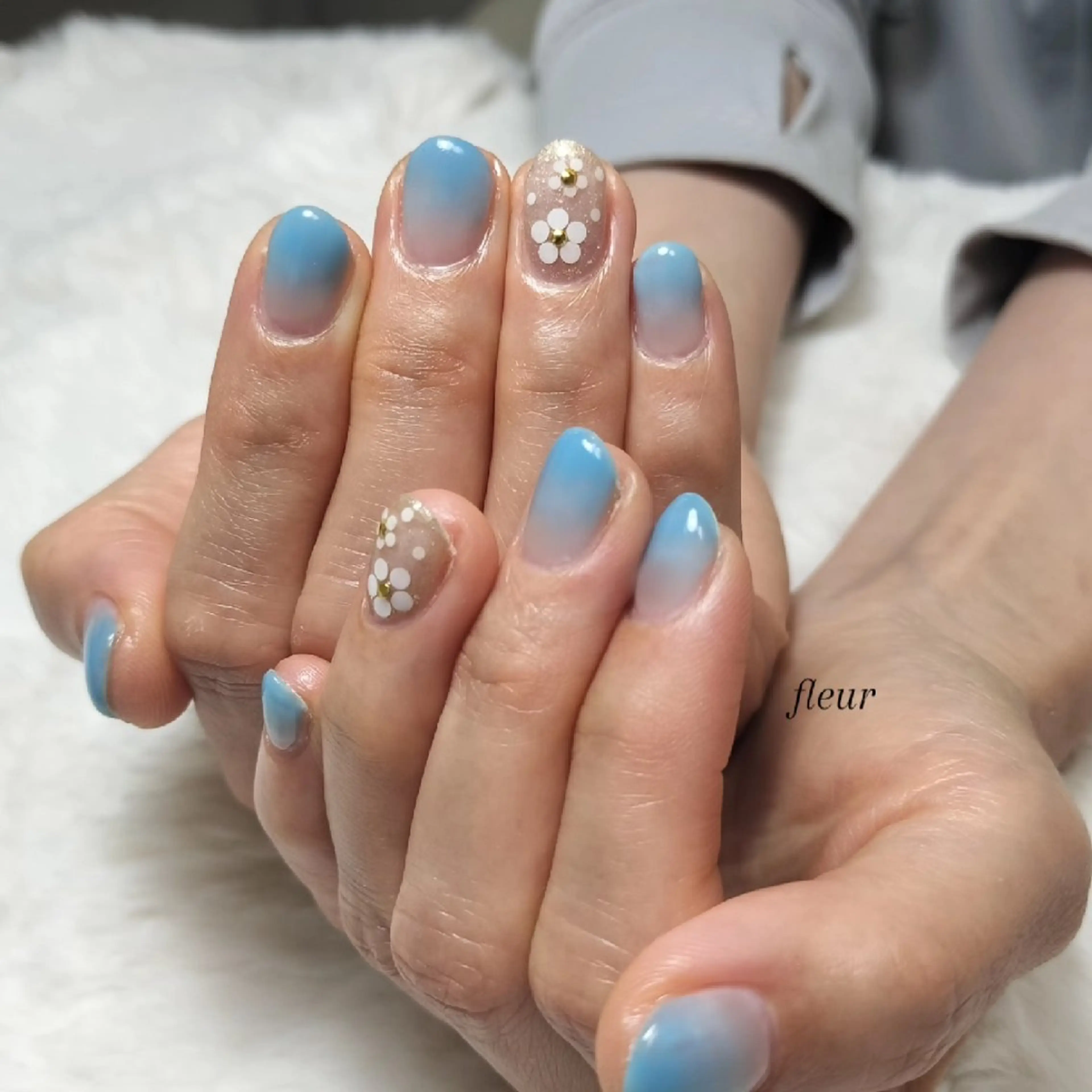 ネイル アートネイル グラデーション megumi. sのネイルデザイン