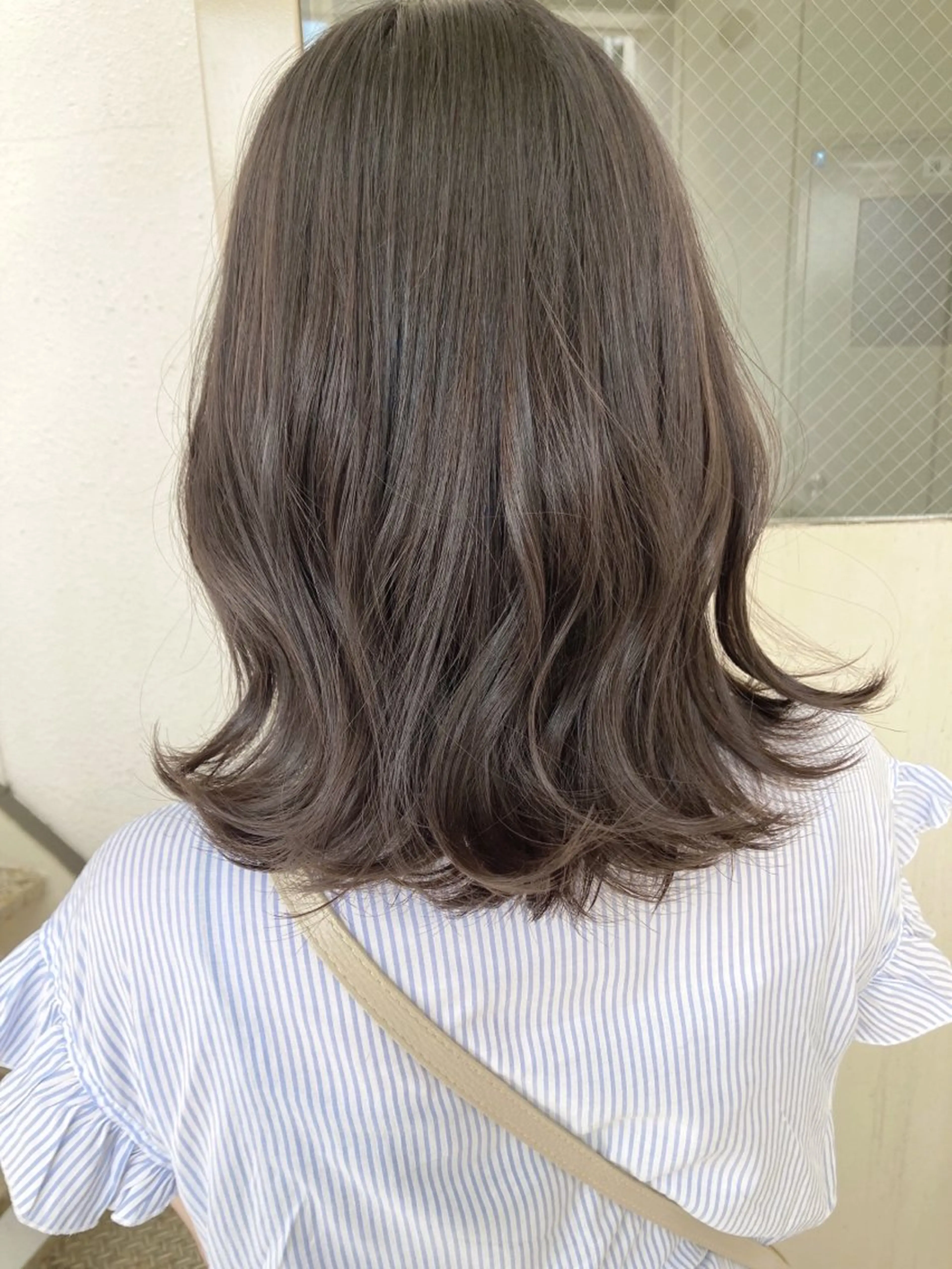 ミディアム roka ノゾミのヘアスタイル
