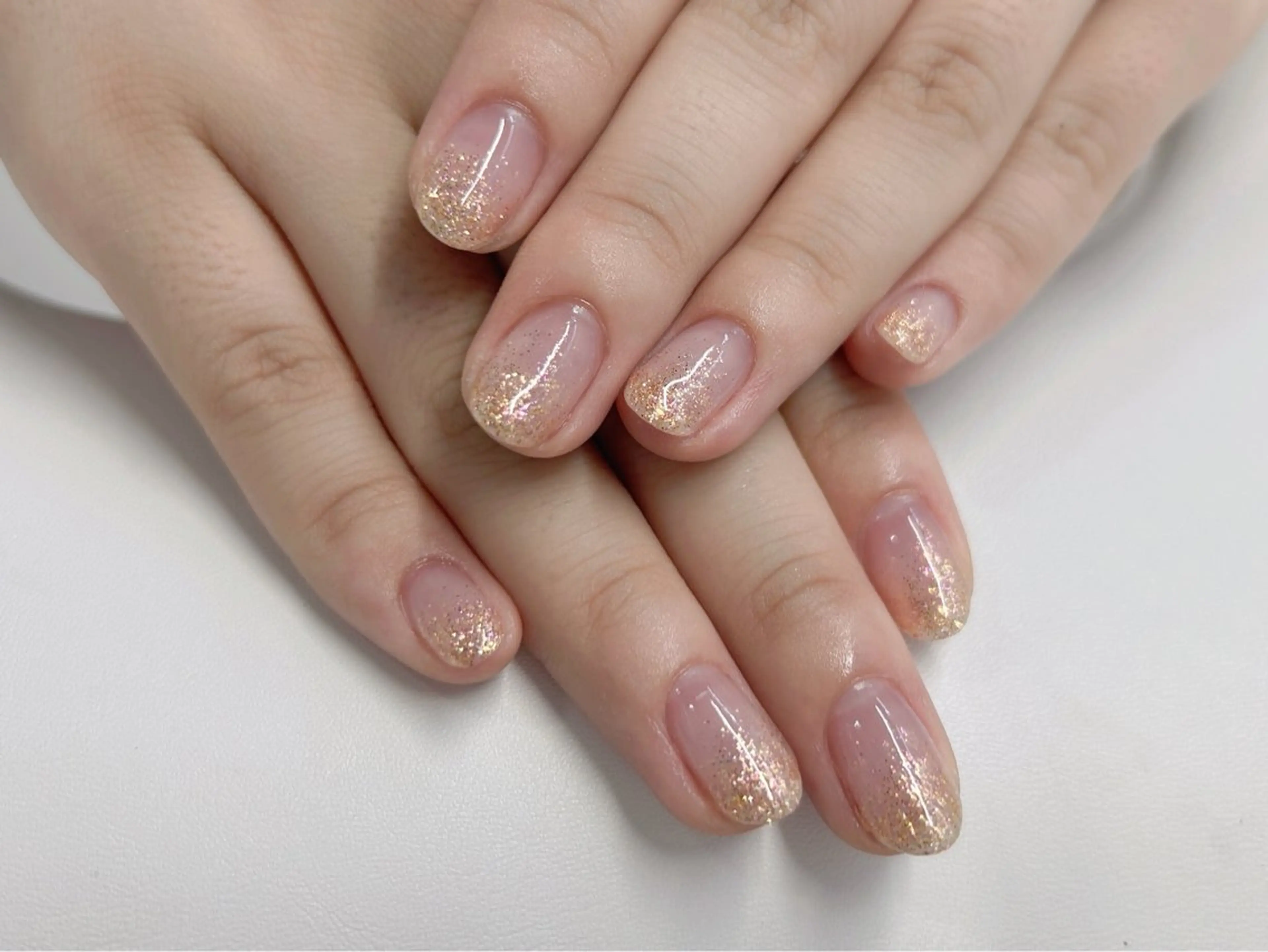 ネイル 桜ネイル グラデーション ラメ(グリッター) ラメグラデーション オフィスネイル ハンドネイル Forca total studio所属・Forca Airaのネイルデザイン