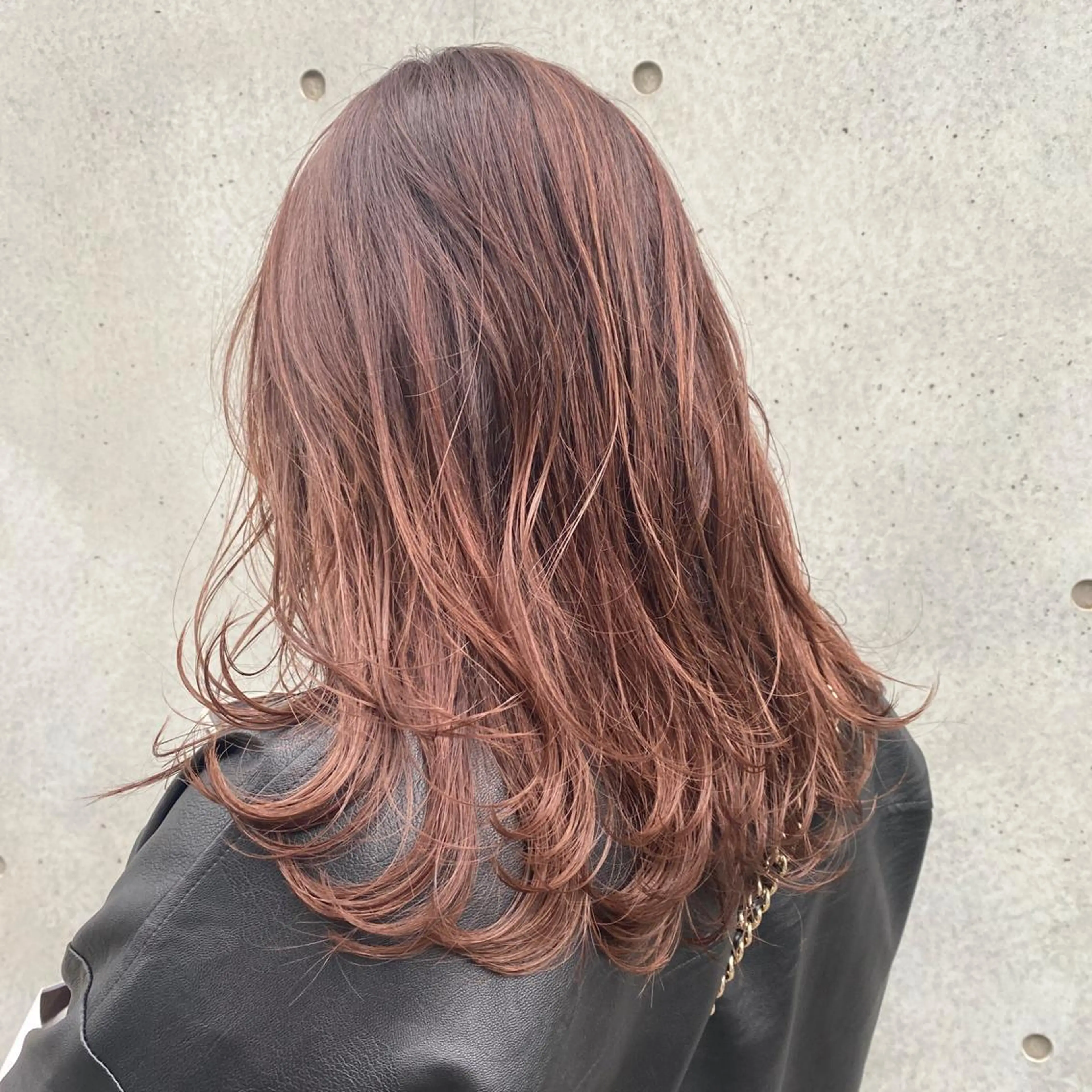 セミロング ハイライト 髪質改善 韓国風ヘア レイヤーカット 小顔カット ヘアカラー トリートメント 透け感×顔まわり デザイン✂︎吉田のヘアスタイル