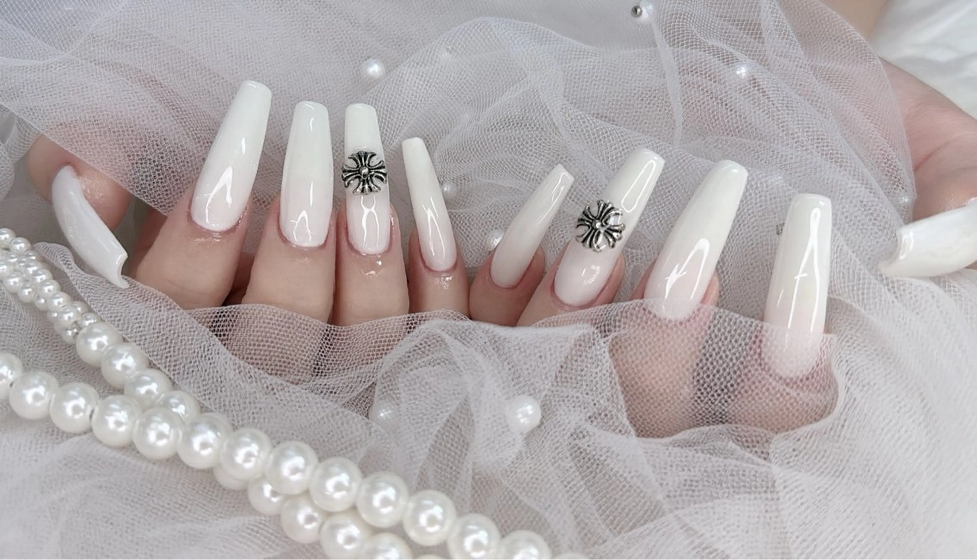 ネイル ハンドネイル フットネイル R salonのネイルデザイン