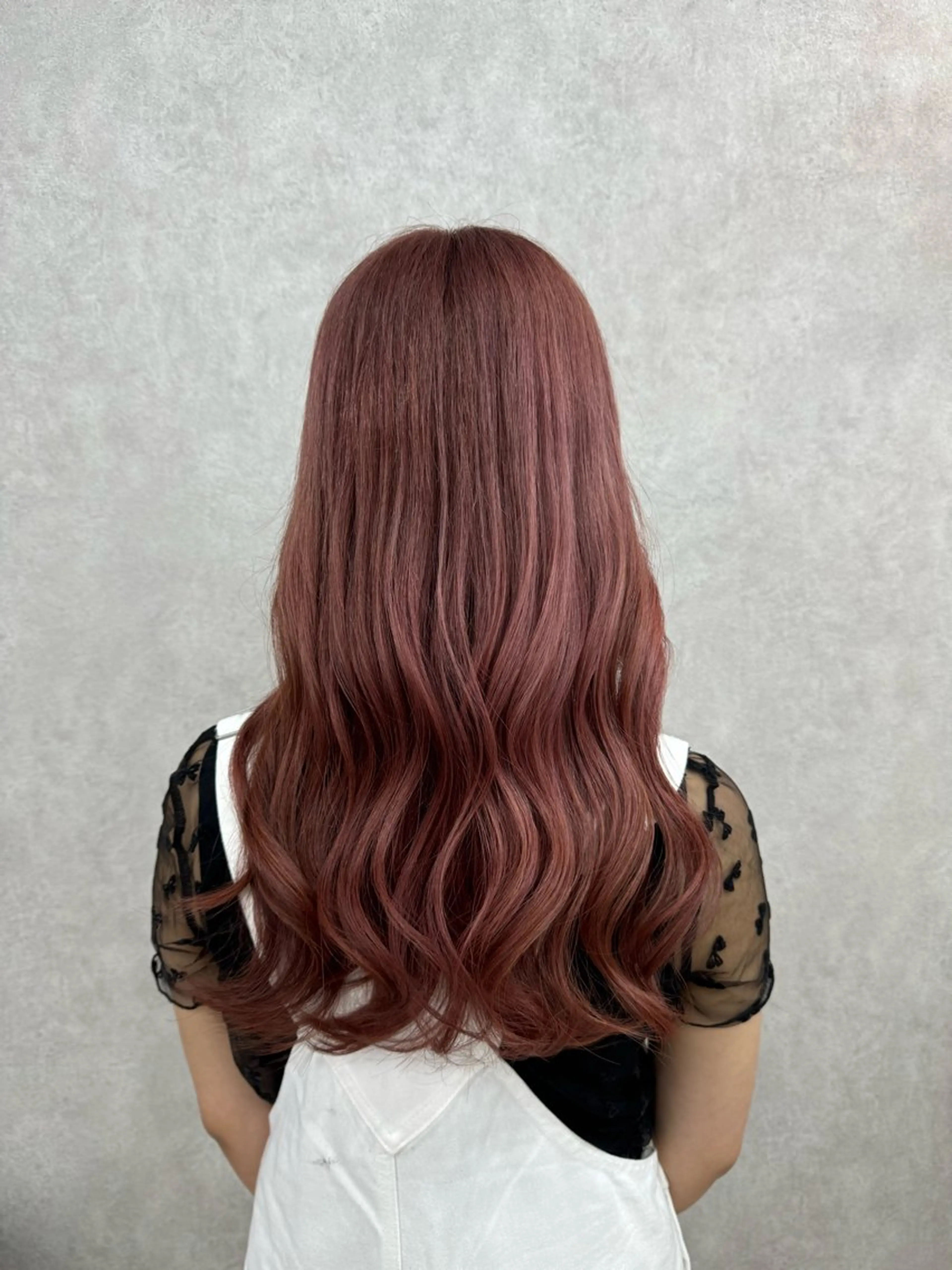 ロング カラー ベージュカラー ブリーチ ピンクカラー ピンクベージュ 🍎暖色カラーで大人 可愛く🍒齋藤すみれのヘアスタイル