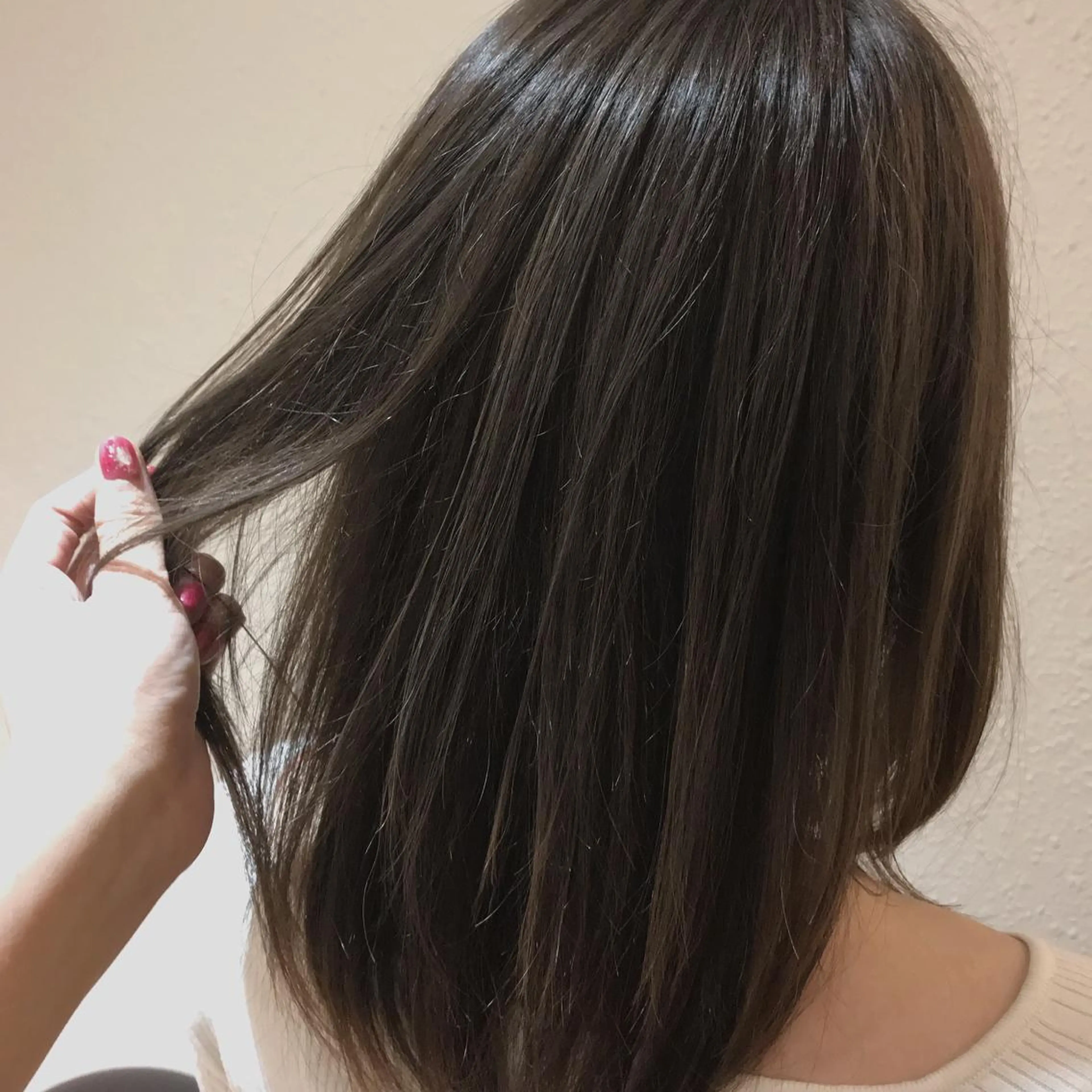 ミディアム カラー アッシュ 透明感カラー ハイライトカラー ハイライト RERAIL所属・山本 舞のヘアスタイル