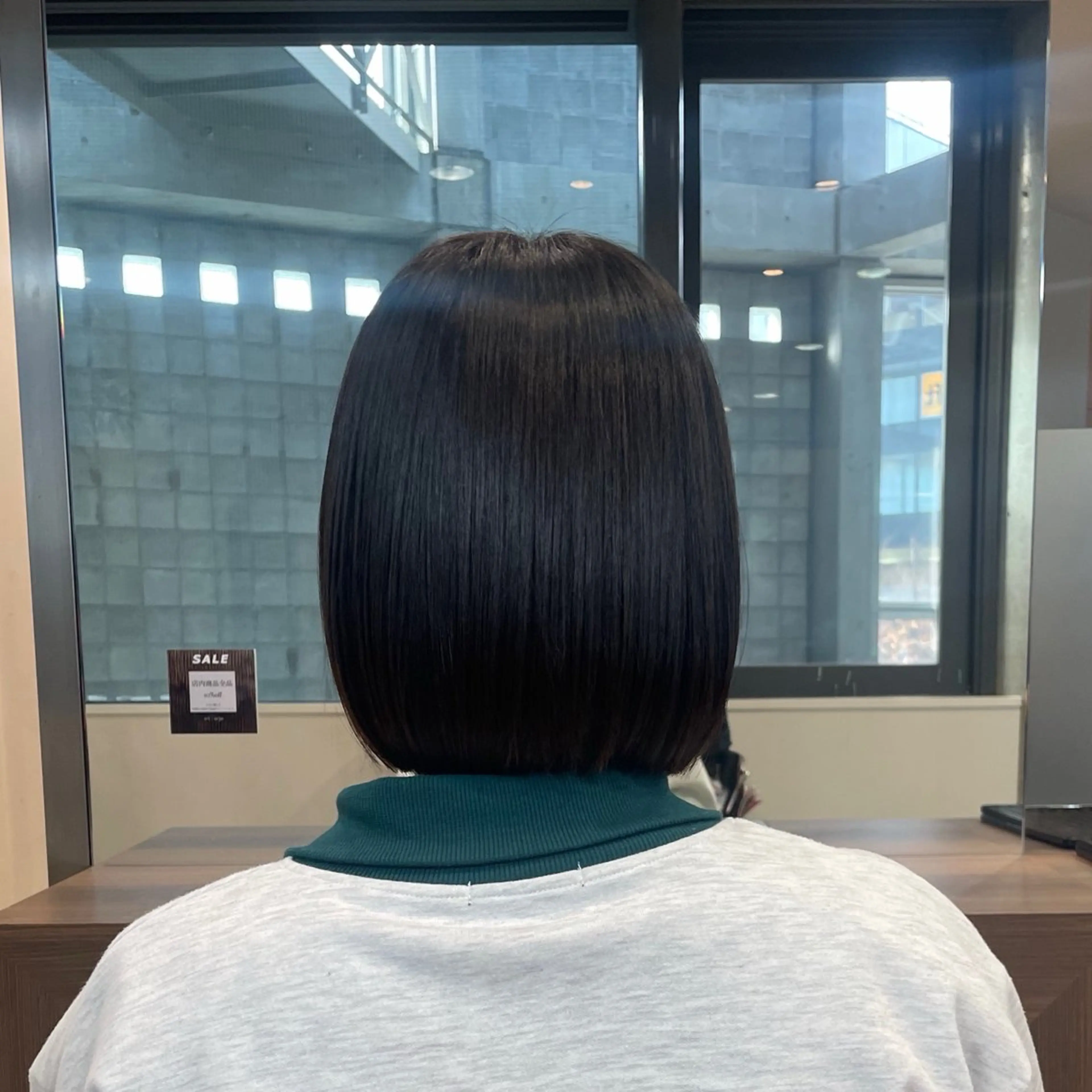 ショート ボブ aura所属・CONAN｜レイヤー ボブ／ハイトーンのヘアスタイル