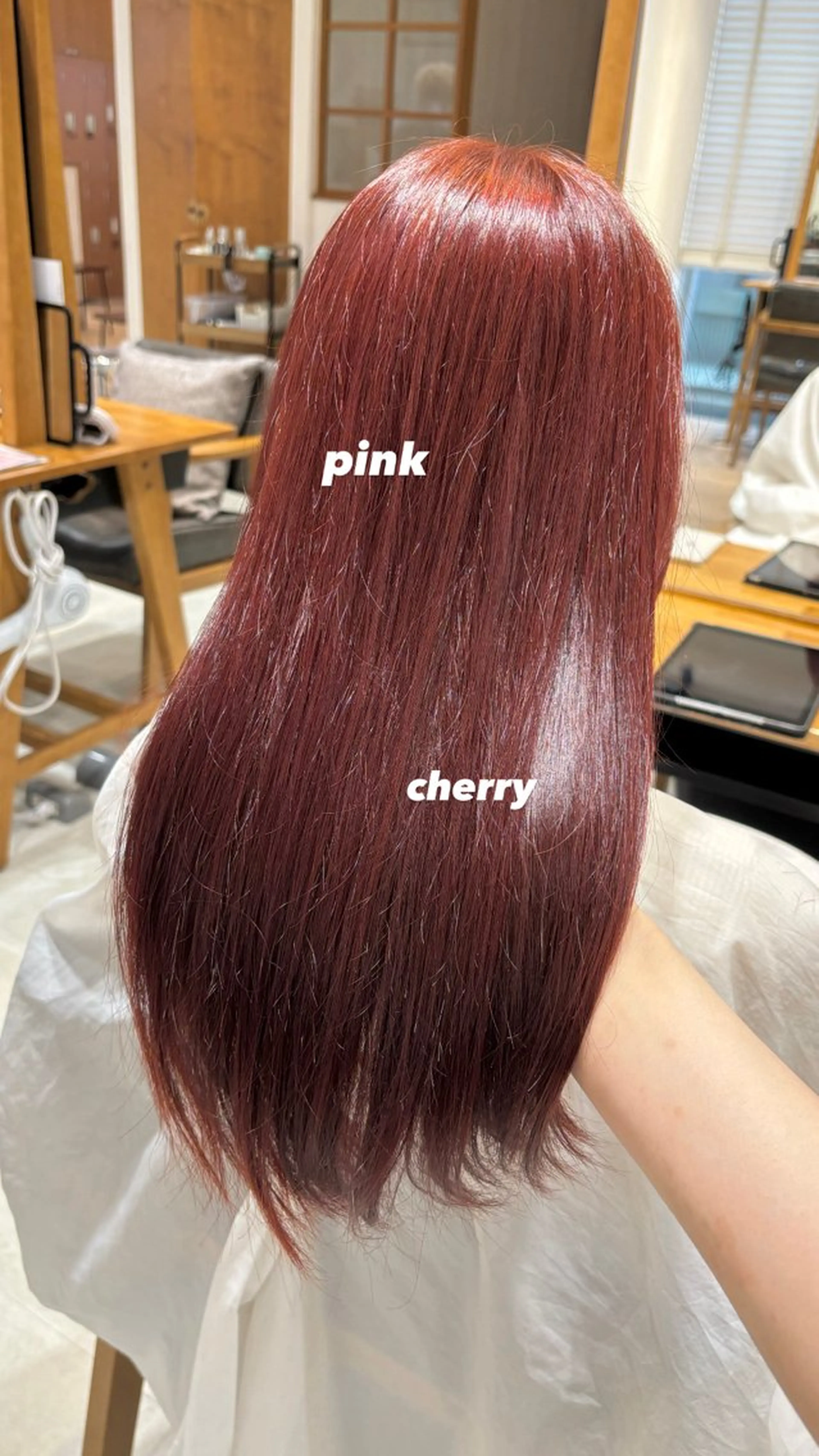 ロング mei / 艶カラー ミディアム レイヤーのヘアスタイル