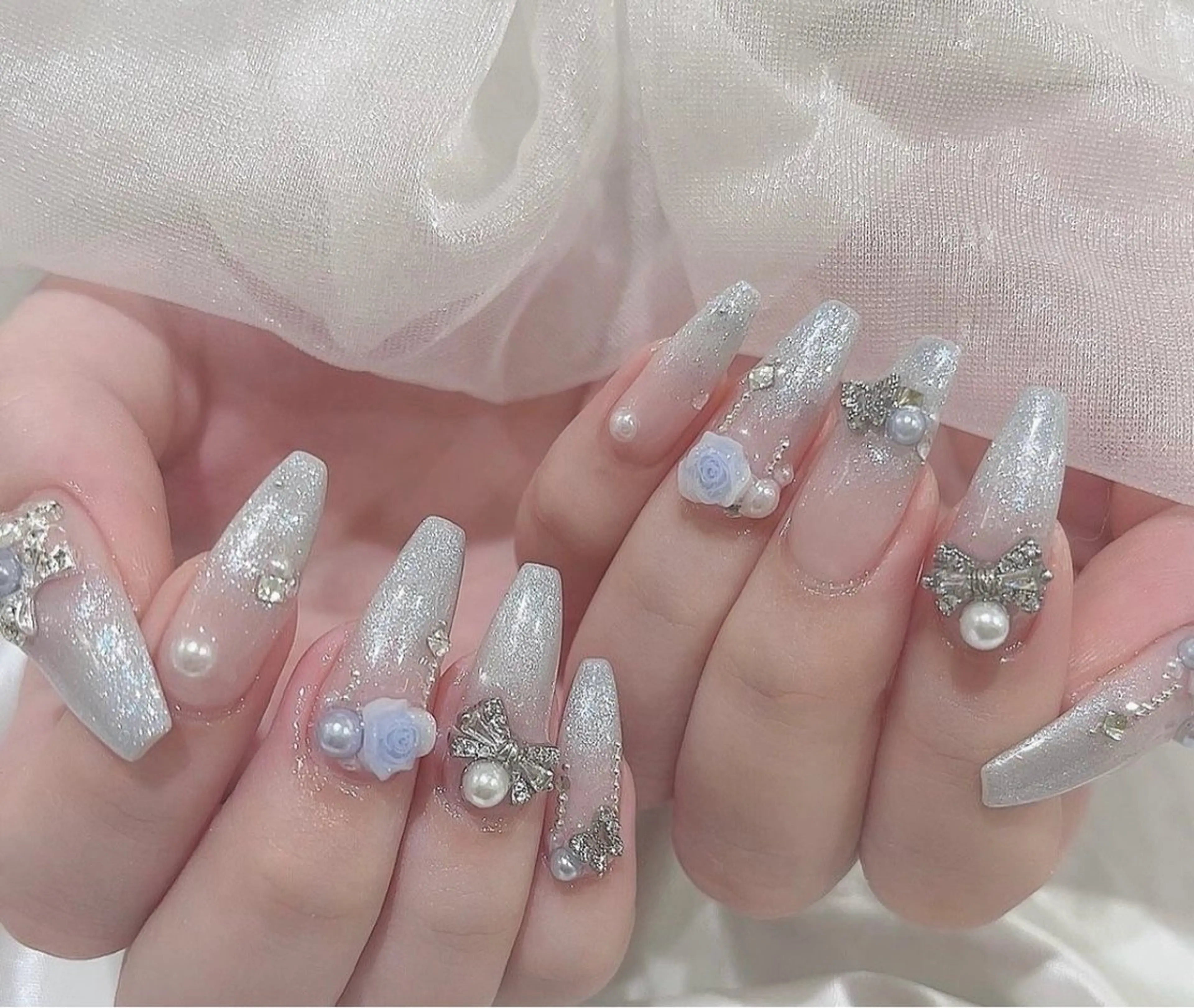 ネイル マグネットネイル ピンク ネイルチップ 冬ネイル クリスマス ハンドネイル Lee Nailsのネイルデザイン