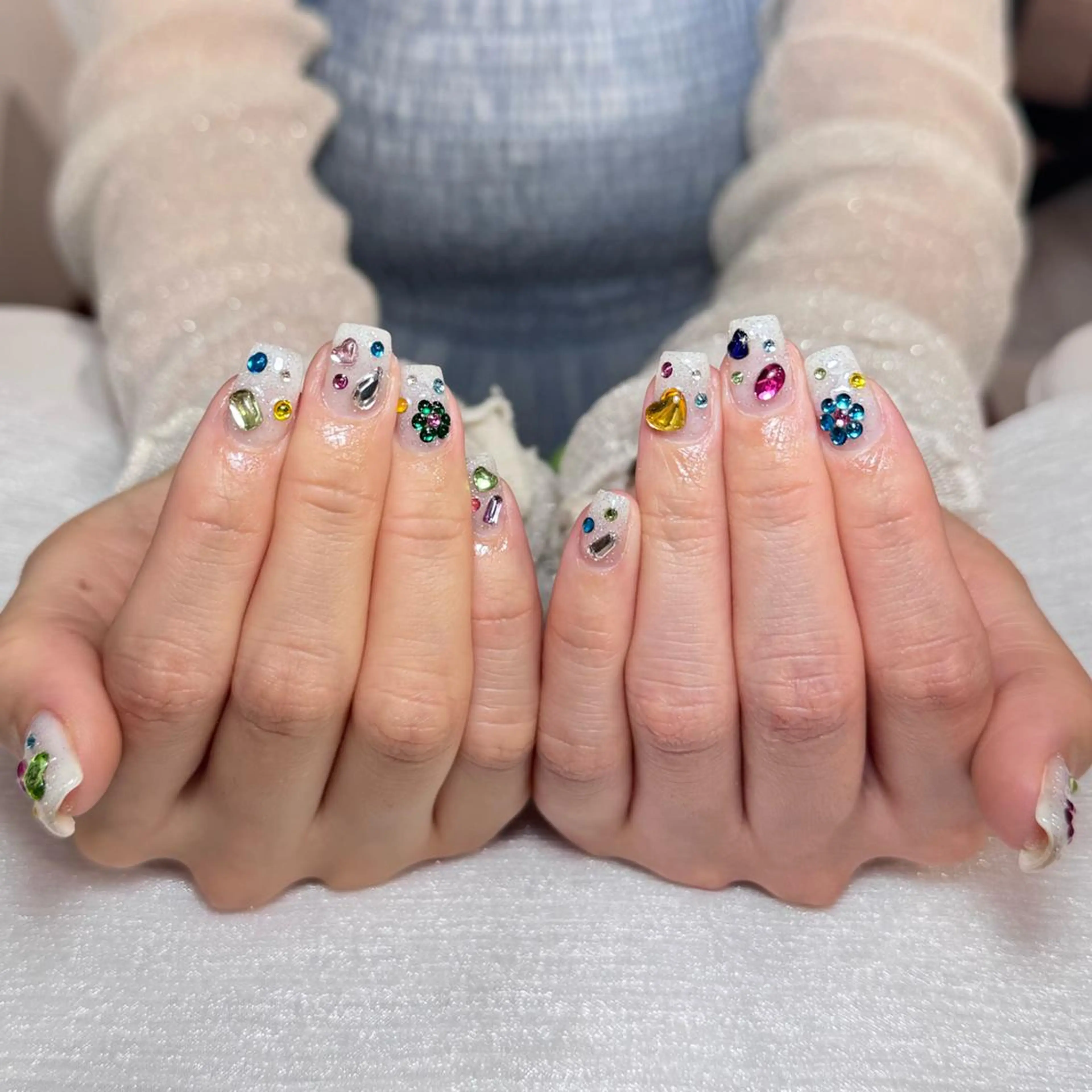 ネイル アートネイル オーロラネイル ガーリー キラキラネイル 韓国ネイル ハンドネイル DIAMOND NailStudioのネイルデザイン